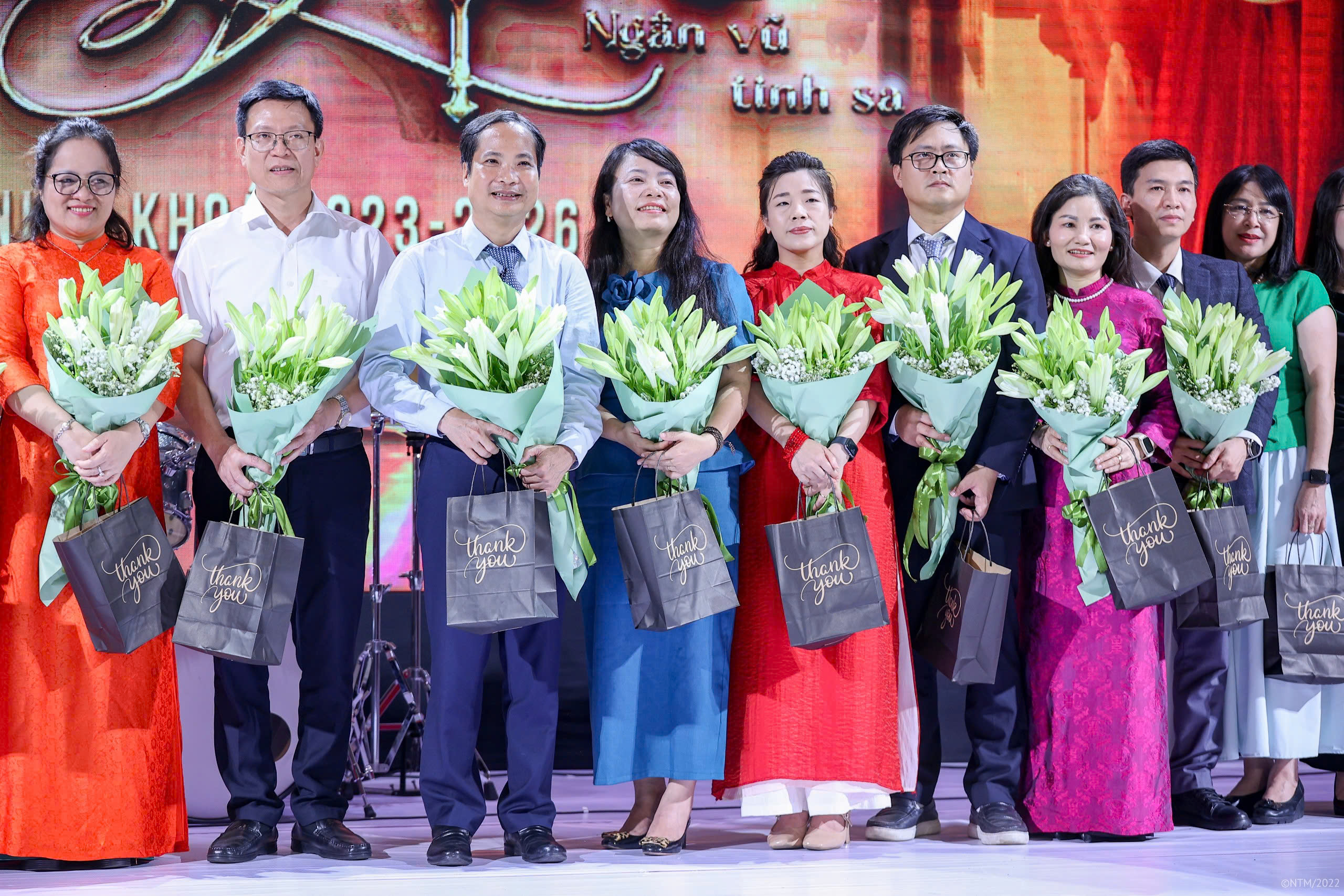 'H&atilde;y viết tiếp c&acirc;u chuyện cuộc đời bằng tr&iacute; tuệ, bằng l&ograve;ng nh&acirc;n &aacute;i&rsquo;- Ảnh 2.