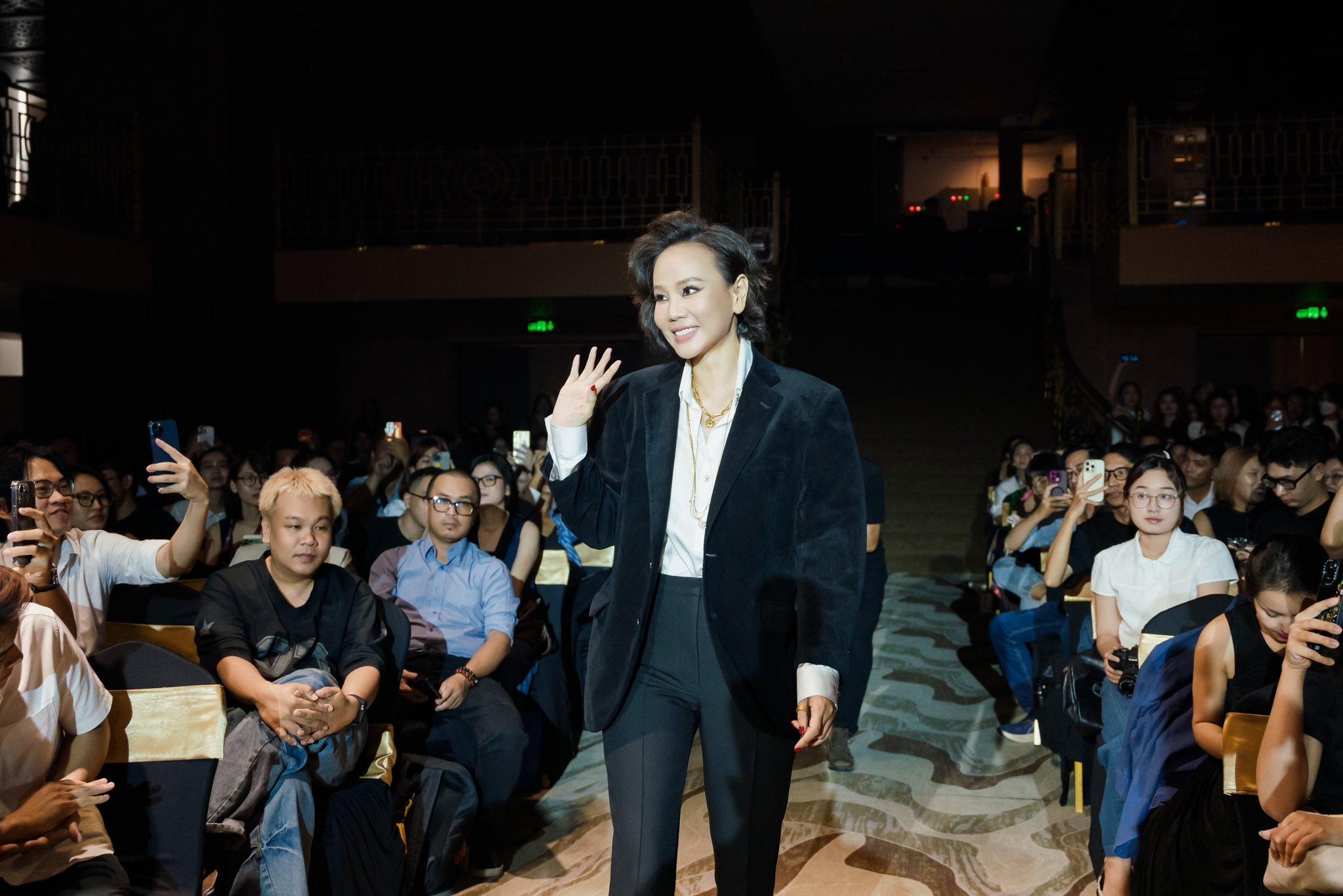 'Những cô gái chân dài' Dương Yến Ngọc ra sao sau 10 năm vắng bóng showbiz Việt? - Ảnh 1.