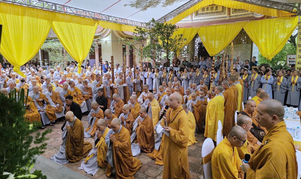 Dòng người tiễn biệt ni trưởng Thích Đàm Chính tại chùa Tiêu Sơn- Ảnh 3. Dòng người tiễn biệt ni trưởng Thích Đàm Chính tại chùa Tiêu Sơn- Ảnh 3.
