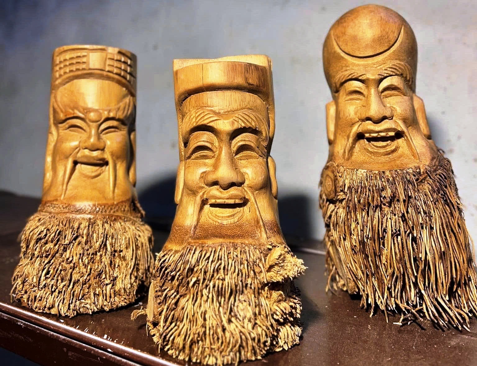 Nghệ nh&acirc;n 'răng s&uacute;n' khiến du kh&aacute;ch m&ecirc; mẩn v&igrave; t&agrave;i bắt gốc tre&hellip; biết cười - Ảnh 3.