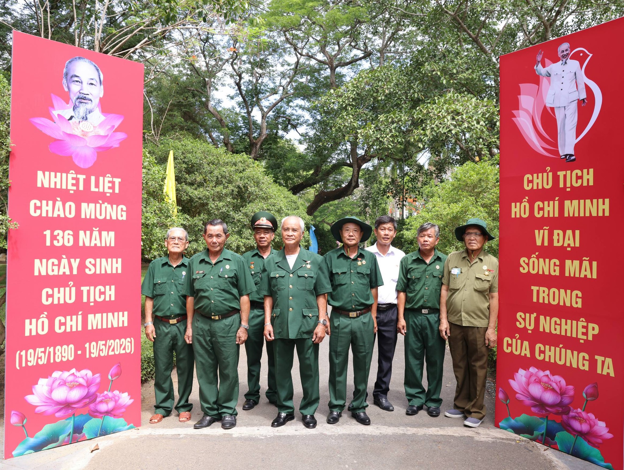 Th&aacute;ng 5 về Long Đức, nghe kể chuyện giữ đền thờ B&aacute;c- Ảnh 4.