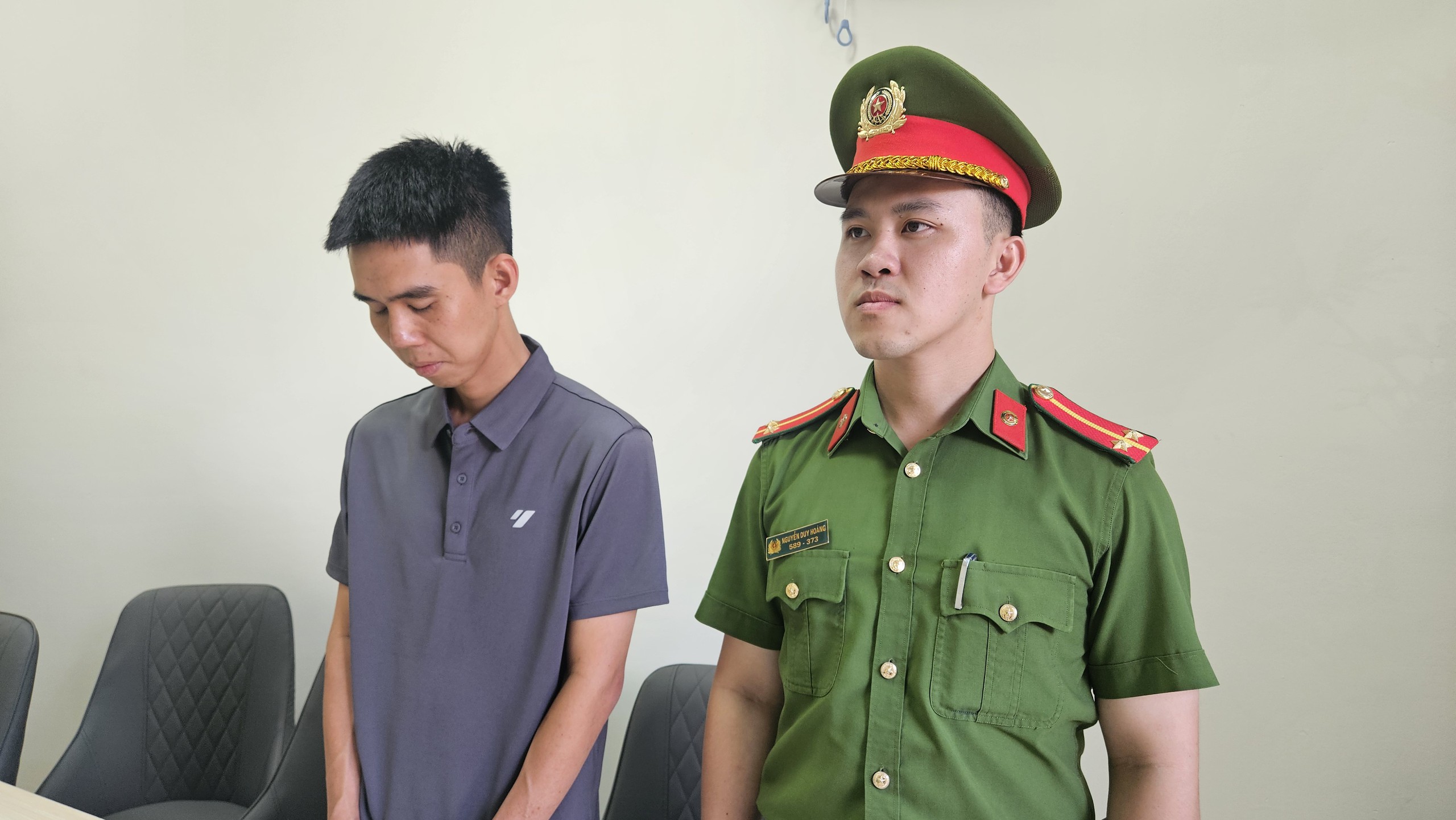 Khởi tố đối tượng mạo danh cán bộ làm sổ đất, lừa đảo chiếm đoạt tài sản- Ảnh 1.