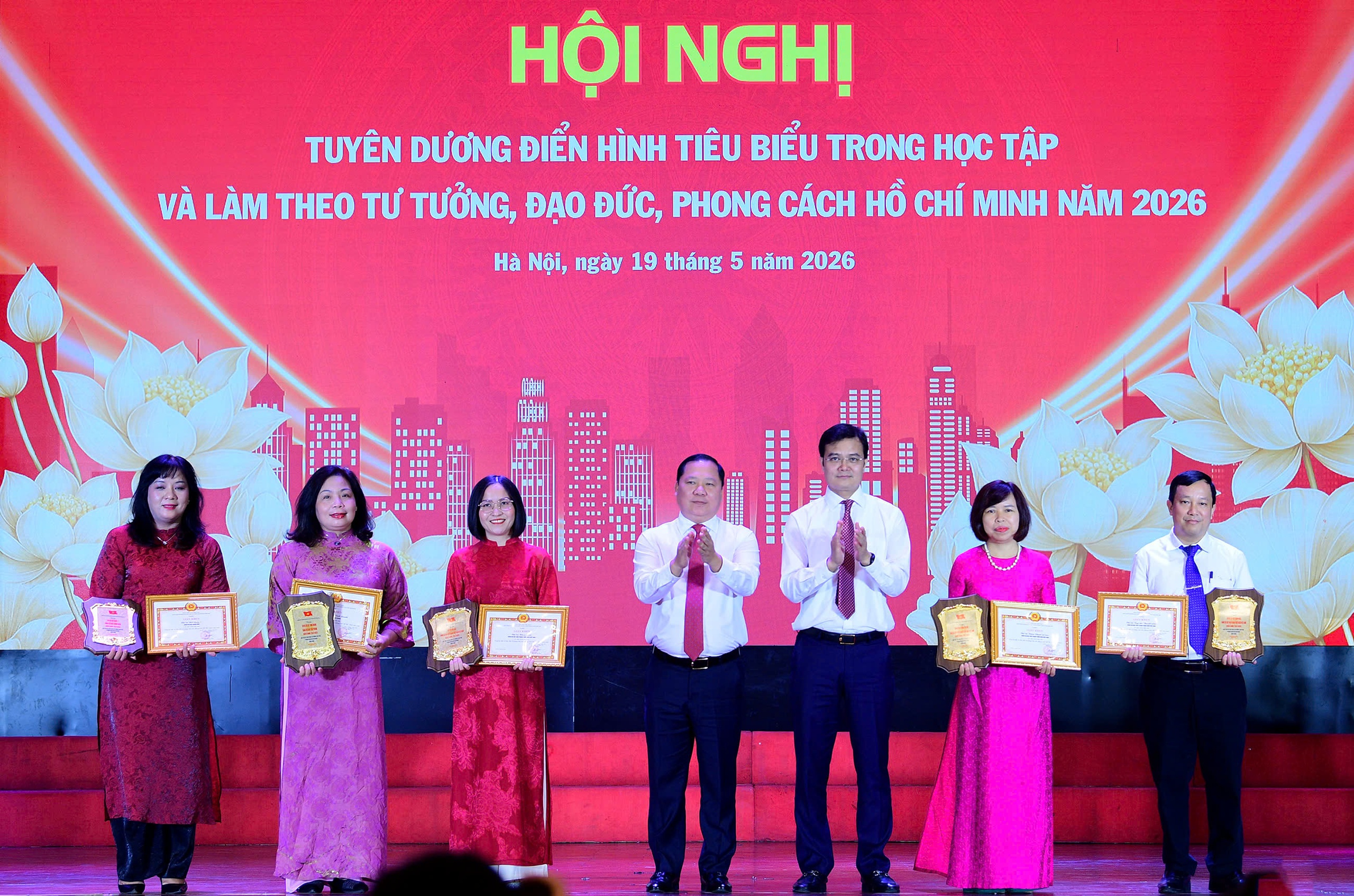 Tuy&ecirc;n dương 42 điển h&igrave;nh ti&ecirc;u biểu học v&agrave; l&agrave;m theo B&aacute;c - Ảnh 3.