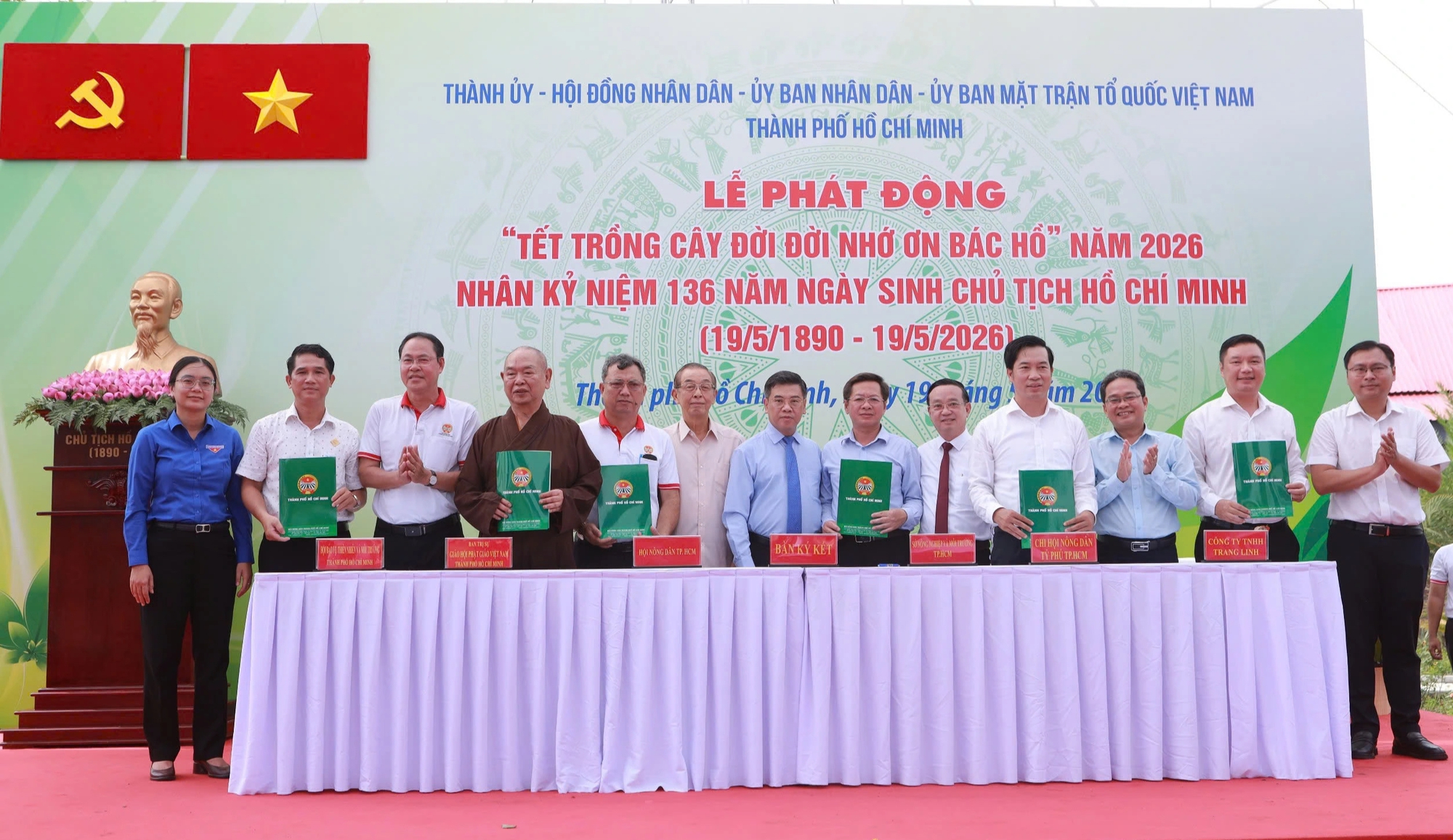 TP.HCM tổ chức trồng cây mừng sinh nhật Bác - Ảnh 2.