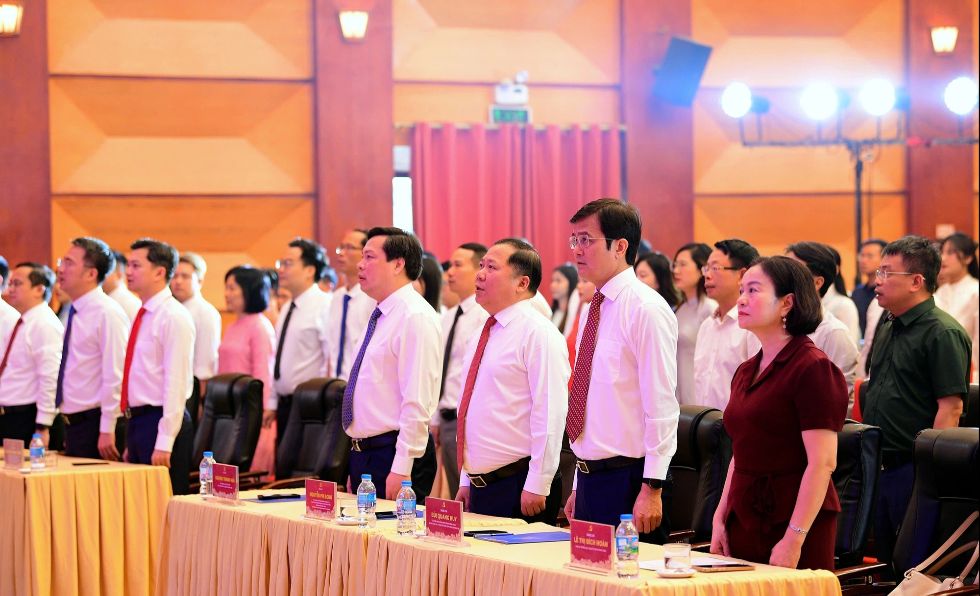 Tuy&ecirc;n dương 42 điển h&igrave;nh ti&ecirc;u biểu học v&agrave; l&agrave;m theo B&aacute;c - Ảnh 1.