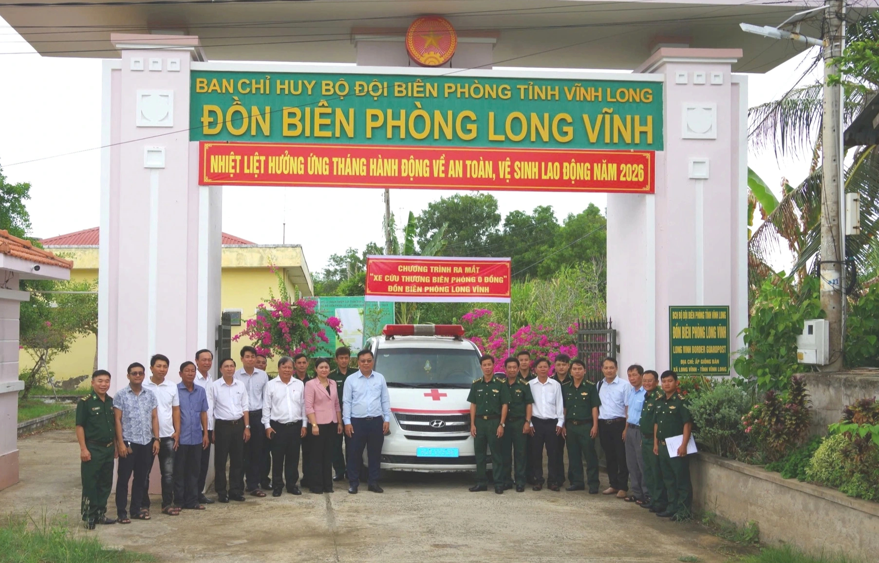 Ra mắt ‘xe cứu thương Biên phòng 0 đồng’ nhân ngày sinh nhật Bác Hồ - Ảnh 2.