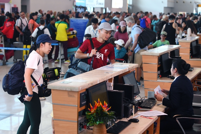 Yêu cầu hãng bay nghiêm túc giải quyết khiếu nại, đền bù cho khách bị delay- Ảnh 1. Yêu cầu hãng bay nghiêm túc giải quyết khiếu nại, đền bù cho khách bị delay- Ảnh 1.