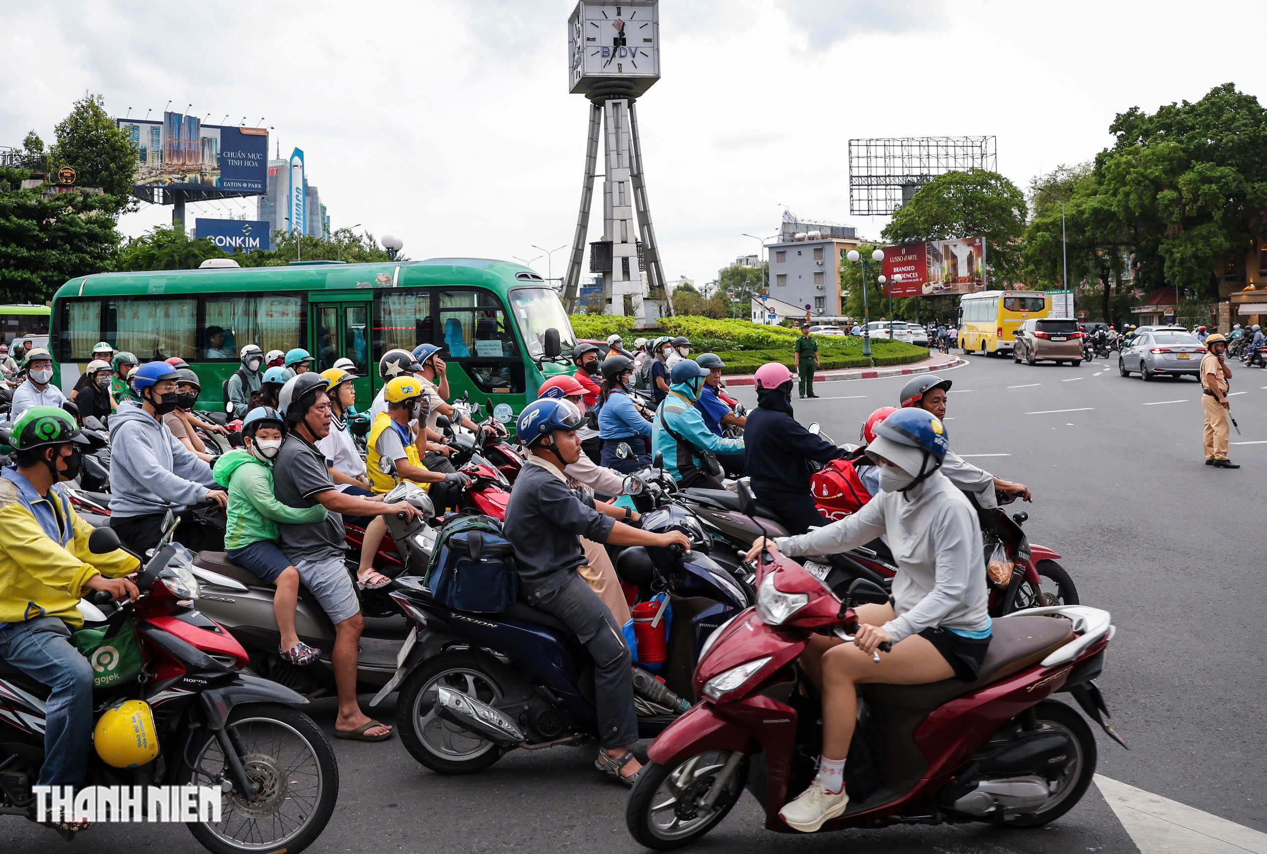 TP.HCM sắp đổi c&aacute;ch chạy xe ở v&ograve;ng xoay Nguyễn Bỉnh Khi&ecirc;m: Đi sao cho đ&uacute;ng?- Ảnh 8.