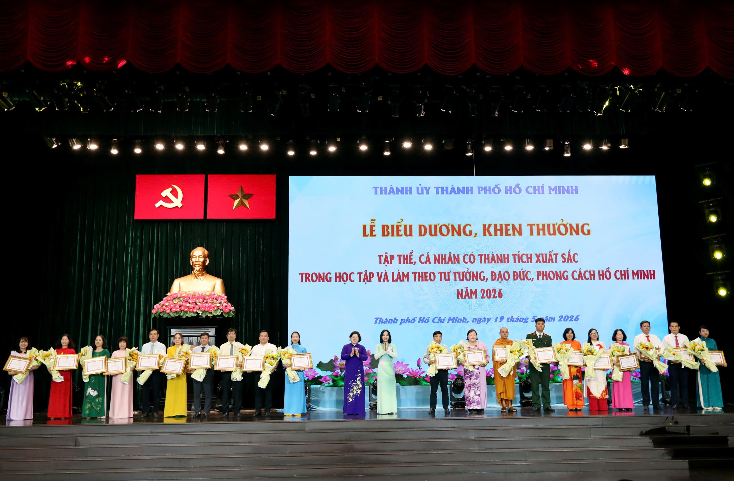 TP.HCM tuyên dương 358 tập thể, cá nhân học và làm theo gương Bác Hồ - Ảnh 6.