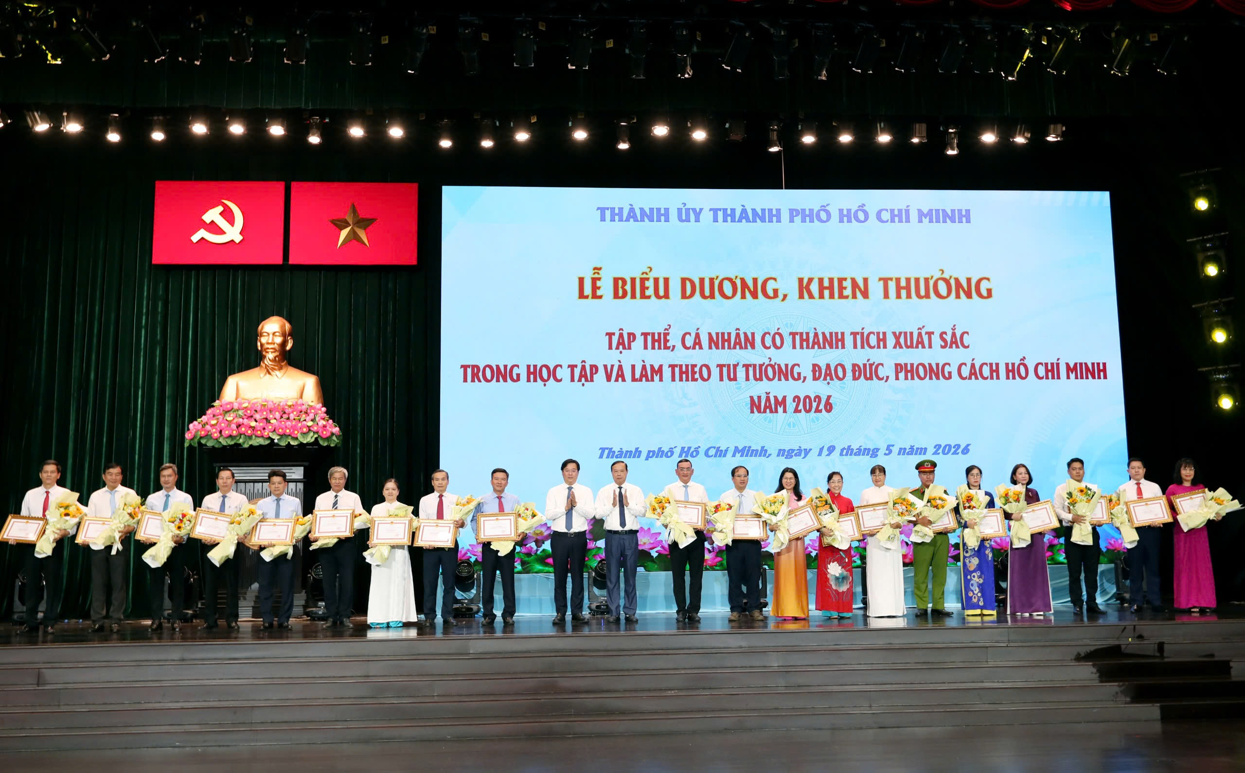 TP.HCM tuyên dương 358 tập thể, cá nhân học và làm theo gương Bác Hồ - Ảnh 5.