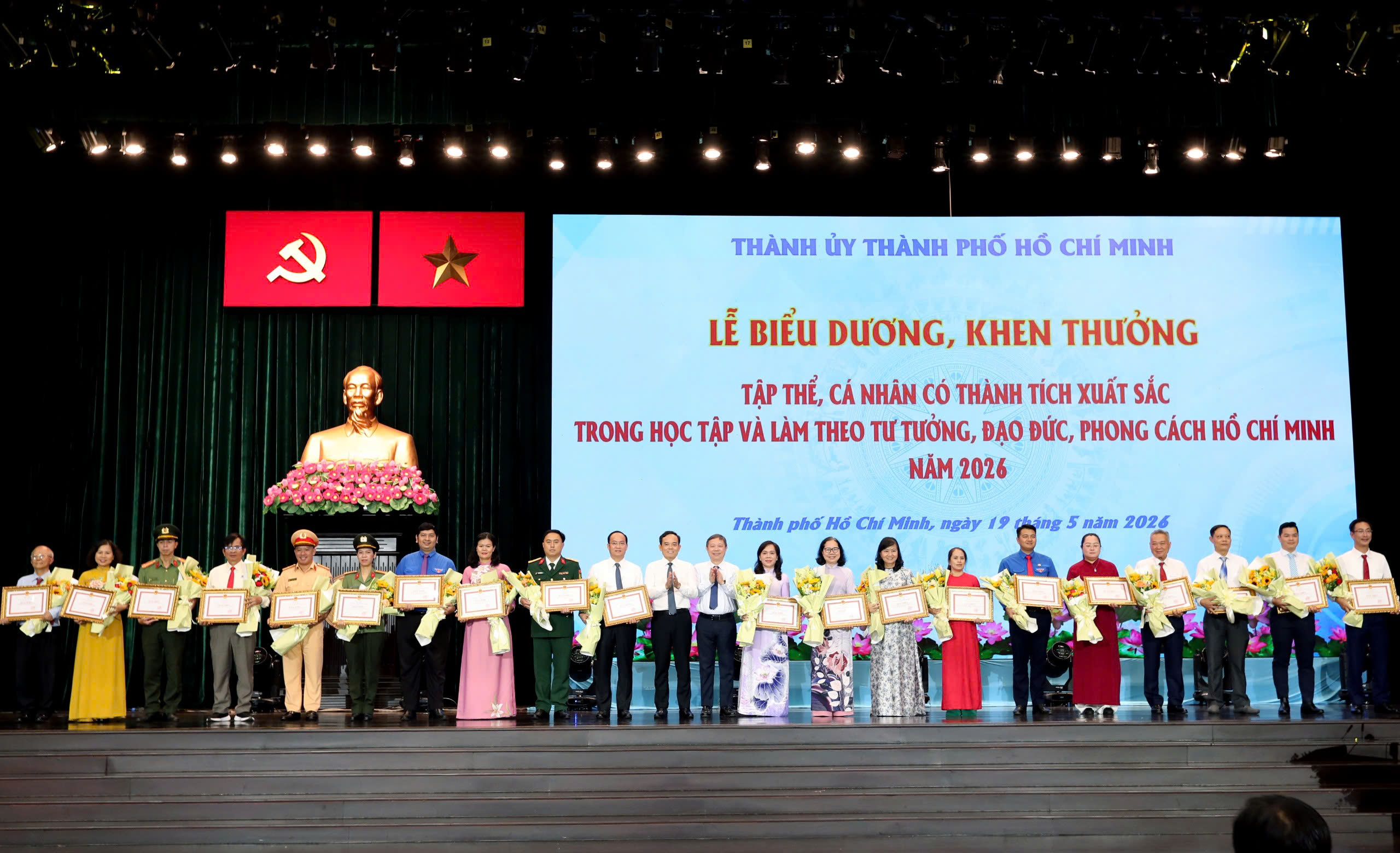 TP.HCM tuyên dương 358 tập thể, cá nhân học và làm theo gương Bác Hồ - Ảnh 4.