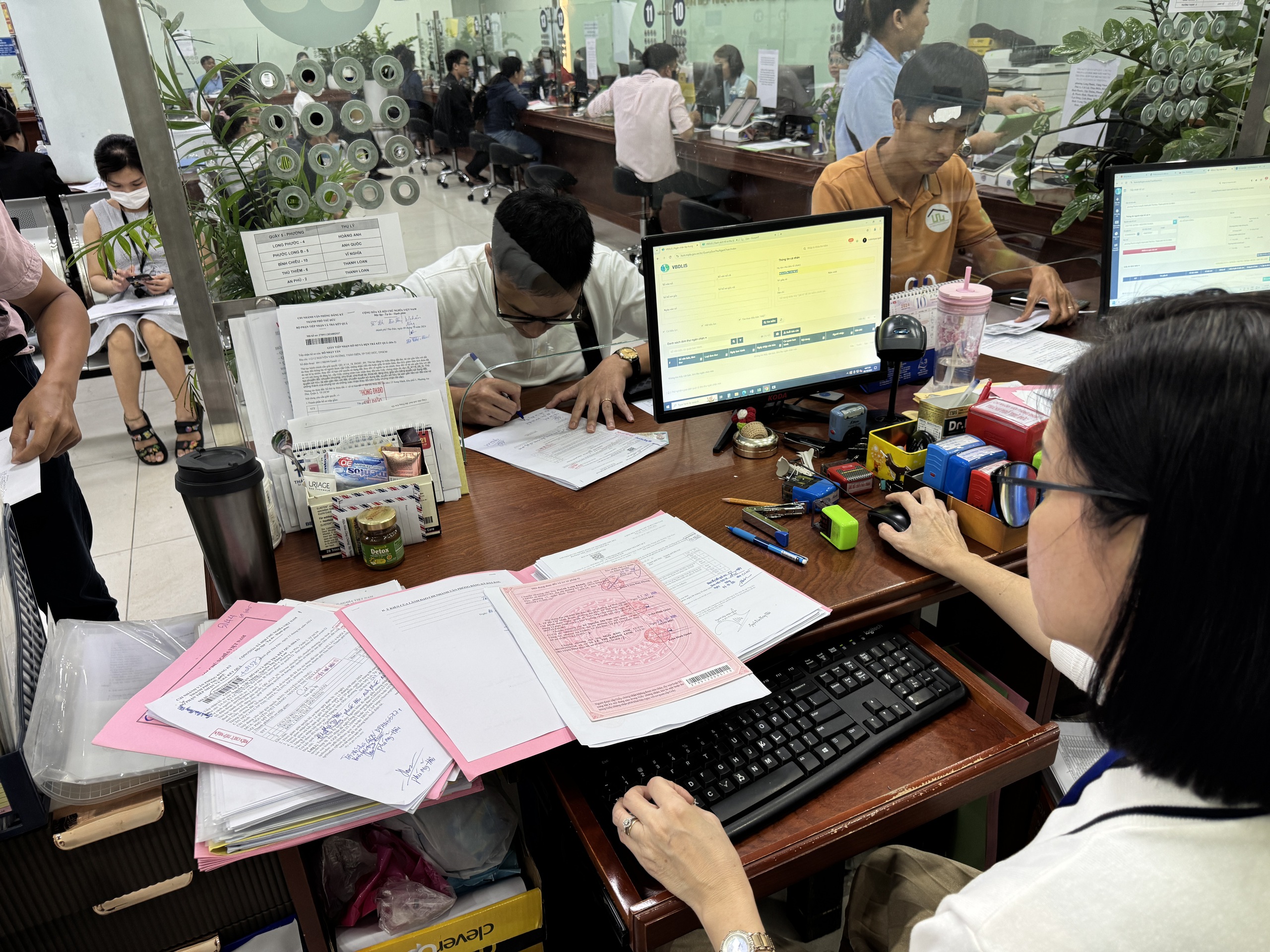 TP.HCM tiến tới làm sổ hồng trên điện thoại   - Ảnh 2.