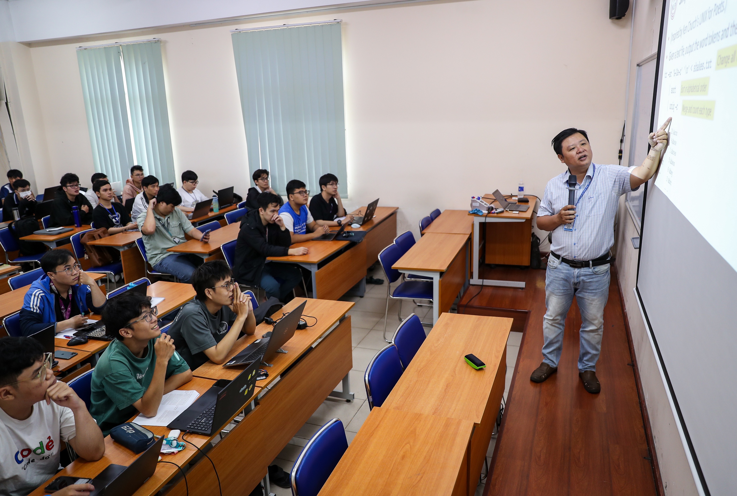 Tháo gỡ các điểm nghẽn về thể chế để đại học quốc gia phát triển - Ảnh 2.