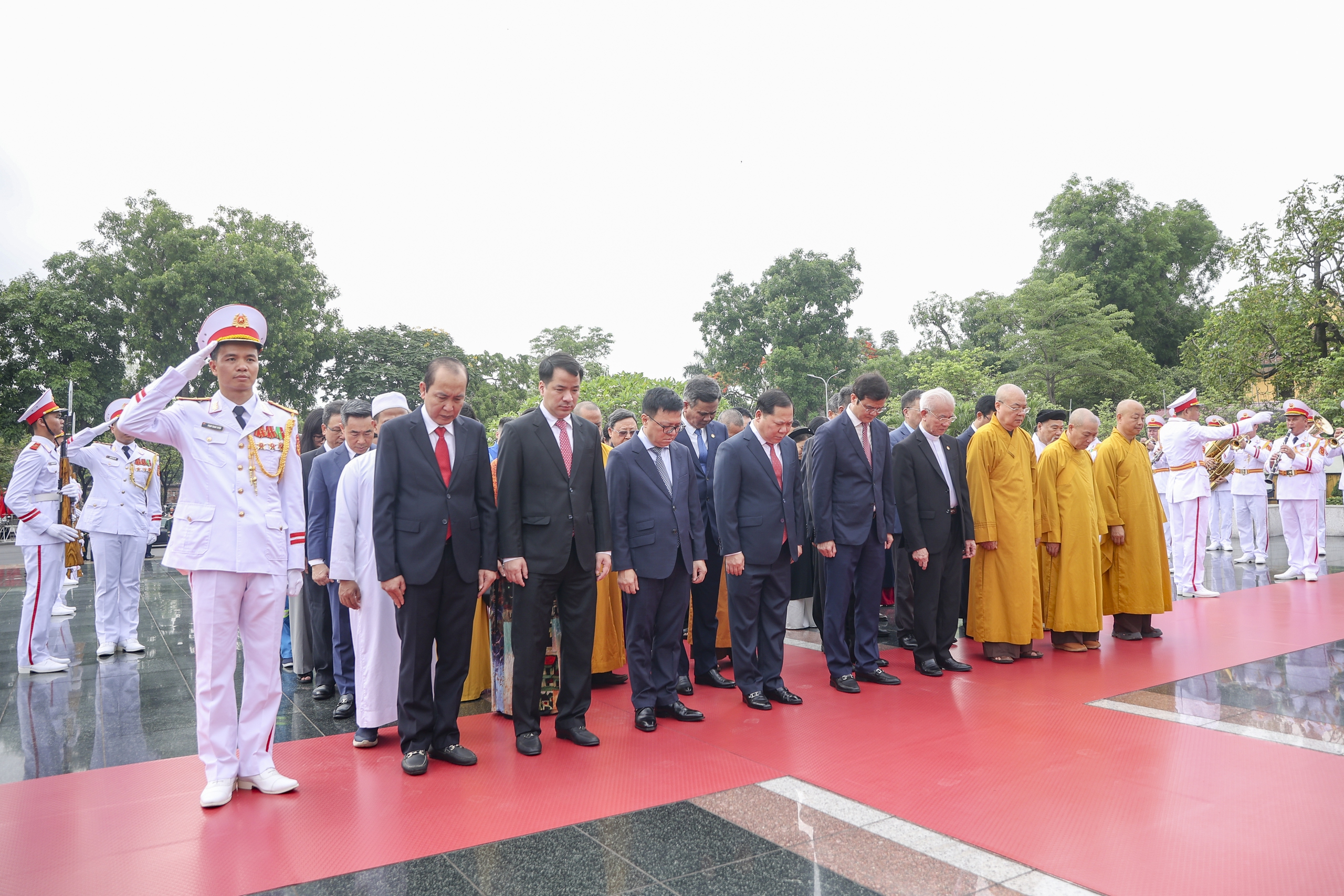 Lãnh đạo Đảng, Nhà nước, MTTQ vào Lăng viếng Chủ tịch Hồ Chí Minh- Ảnh 11. Lãnh đạo Đảng, Nhà nước, MTTQ vào Lăng viếng Chủ tịch Hồ Chí Minh- Ảnh 11.