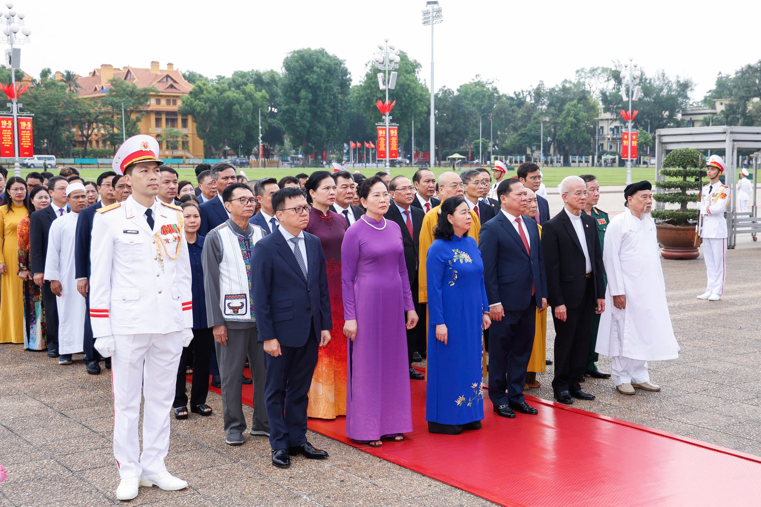 Lãnh đạo Đảng, Nhà nước, MTTQ vào Lăng viếng Chủ tịch Hồ Chí Minh- Ảnh 6. Lãnh đạo Đảng, Nhà nước, MTTQ vào Lăng viếng Chủ tịch Hồ Chí Minh- Ảnh 6.