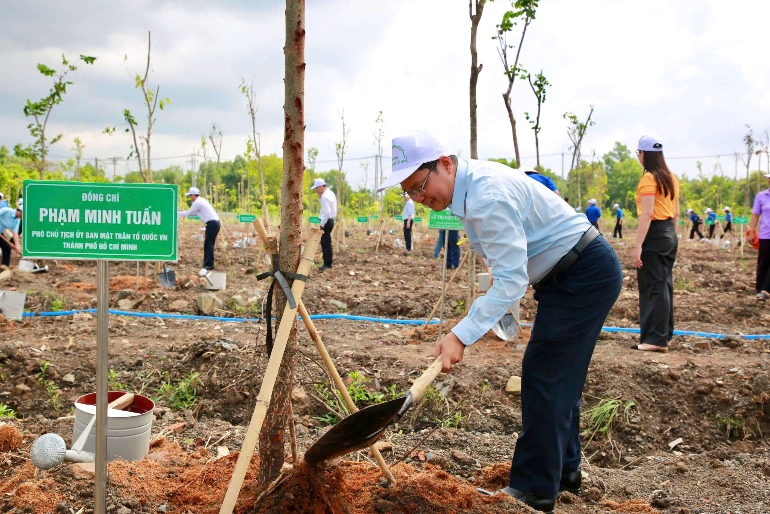TP.HCM tổ chức trồng cây mừng sinh nhật Bác - Ảnh 4.