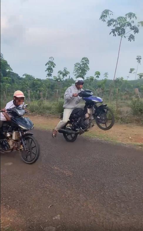 Đăng clip chạy xe tốc độ cao, bốc đầu xe máy lên Facebook câu view...và cái kết - Ảnh 1.