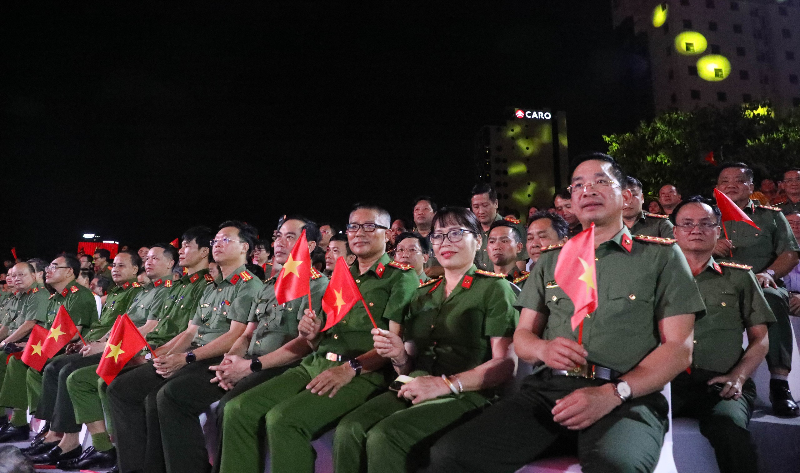 M&agrave;n truy đuổi kịch t&iacute;nh tr&ecirc;n s&ocirc;ng H&agrave;n g&acirc;y ấn tượng tại gala 'Tổ quốc b&igrave;nh y&ecirc;n'- Ảnh 5.