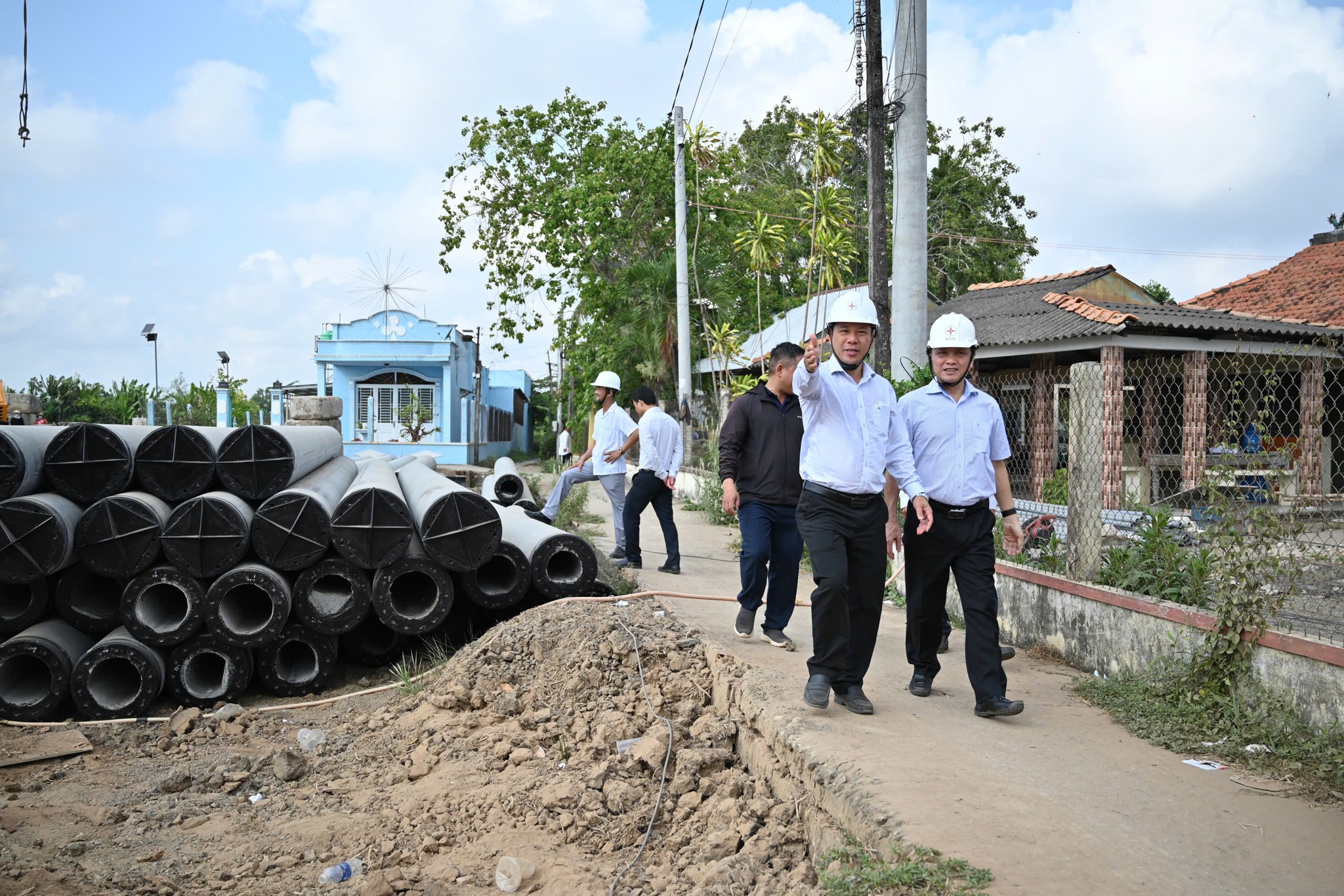 Ngành điện sát cánh cùng người lao động trên các công trường thi công xuyên lễ 30.4 và 1.5- Ảnh 3.