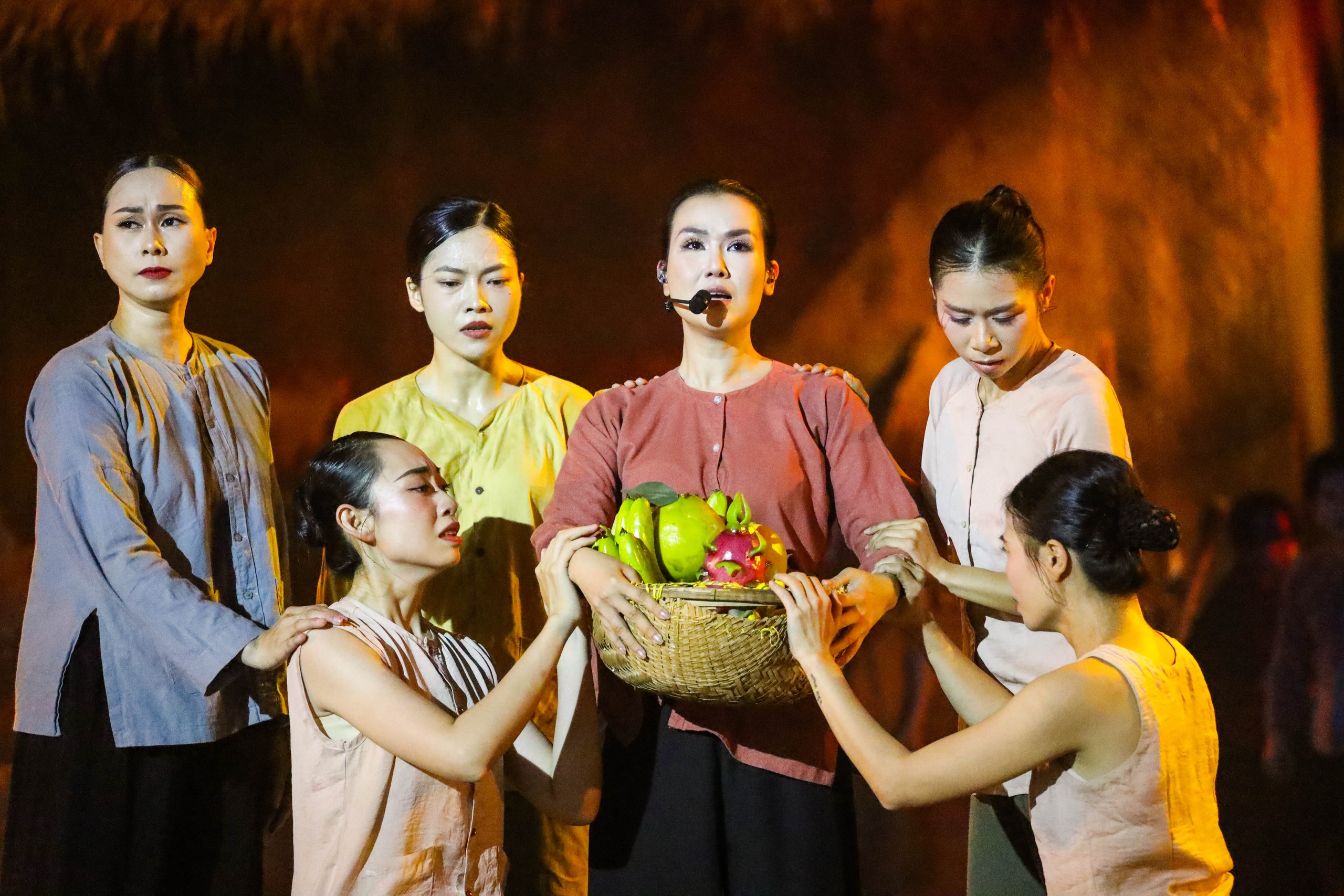 M&agrave;n truy đuổi kịch t&iacute;nh tr&ecirc;n s&ocirc;ng H&agrave;n g&acirc;y ấn tượng tại gala 'Tổ quốc b&igrave;nh y&ecirc;n'- Ảnh 8.