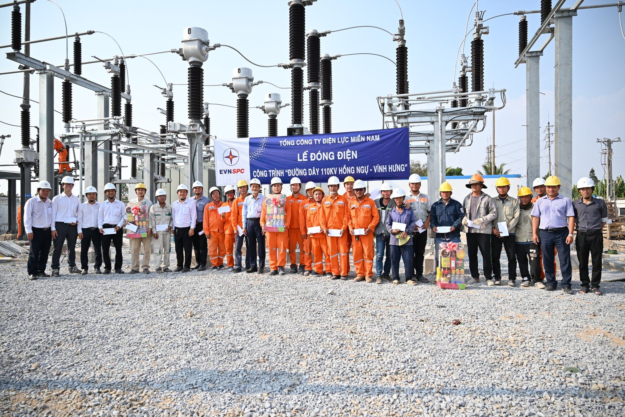Ngành điện sát cánh cùng người lao động trên các công trường thi công xuyên lễ 30.4 và 1.5- Ảnh 6.
