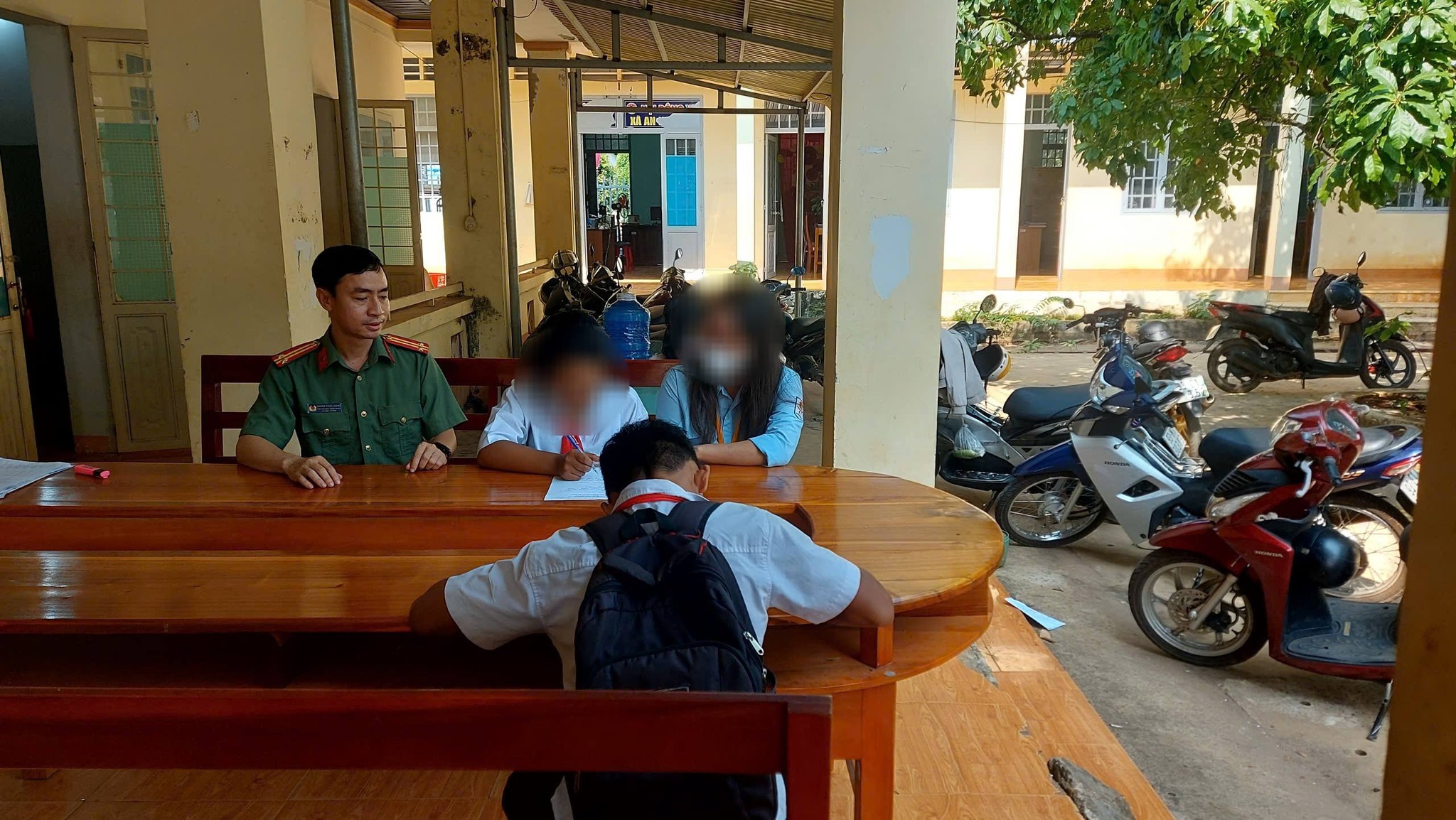 Đồng Nai: Học sinh lớp 8 dùng AI ghép ảnh nhạy cảm nữ sinh cùng lớp- Ảnh 1.