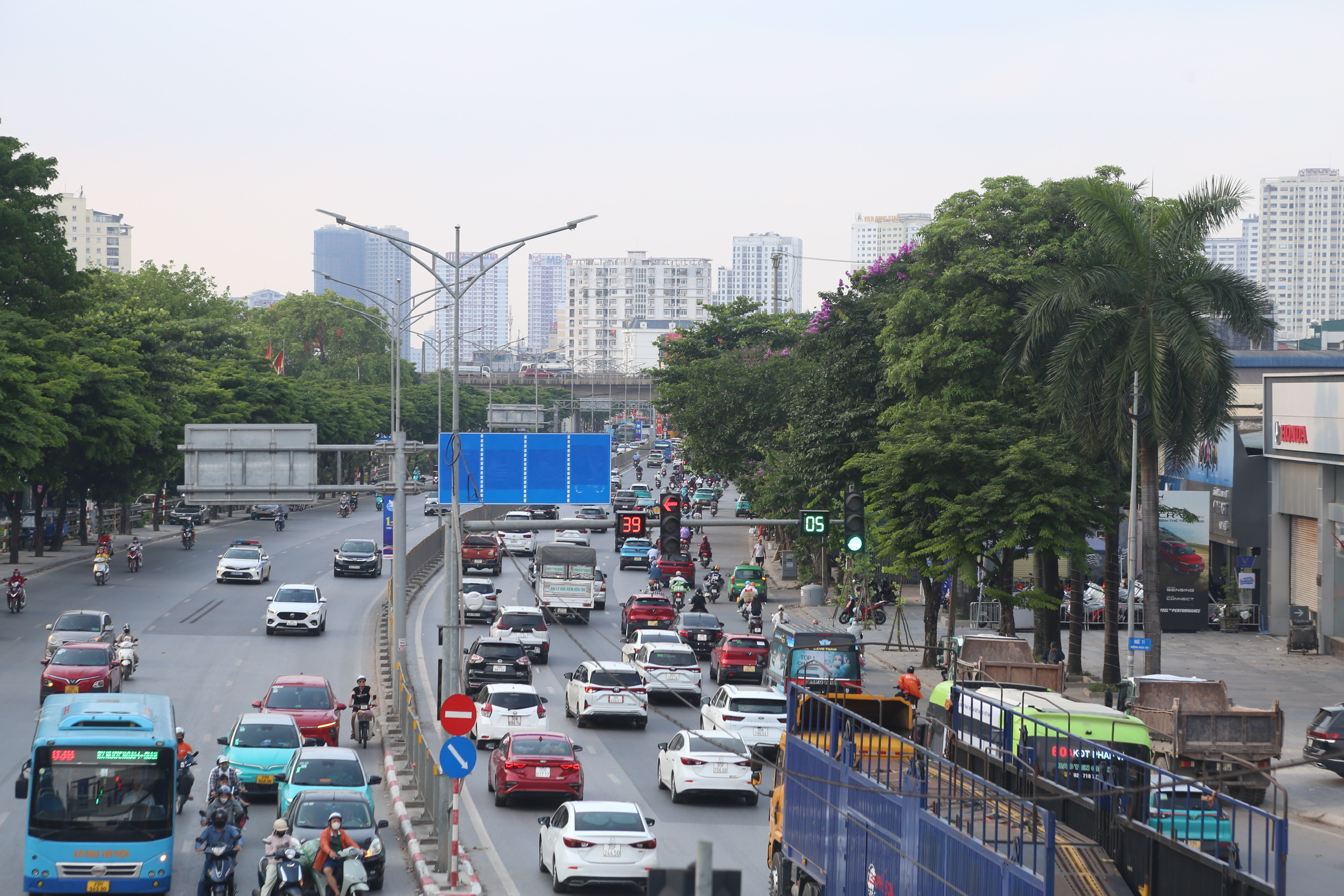 Cao tốc &ugrave;n d&agrave;i khi người d&acirc;n trở lại H&agrave; Nội sớm- Ảnh 8.