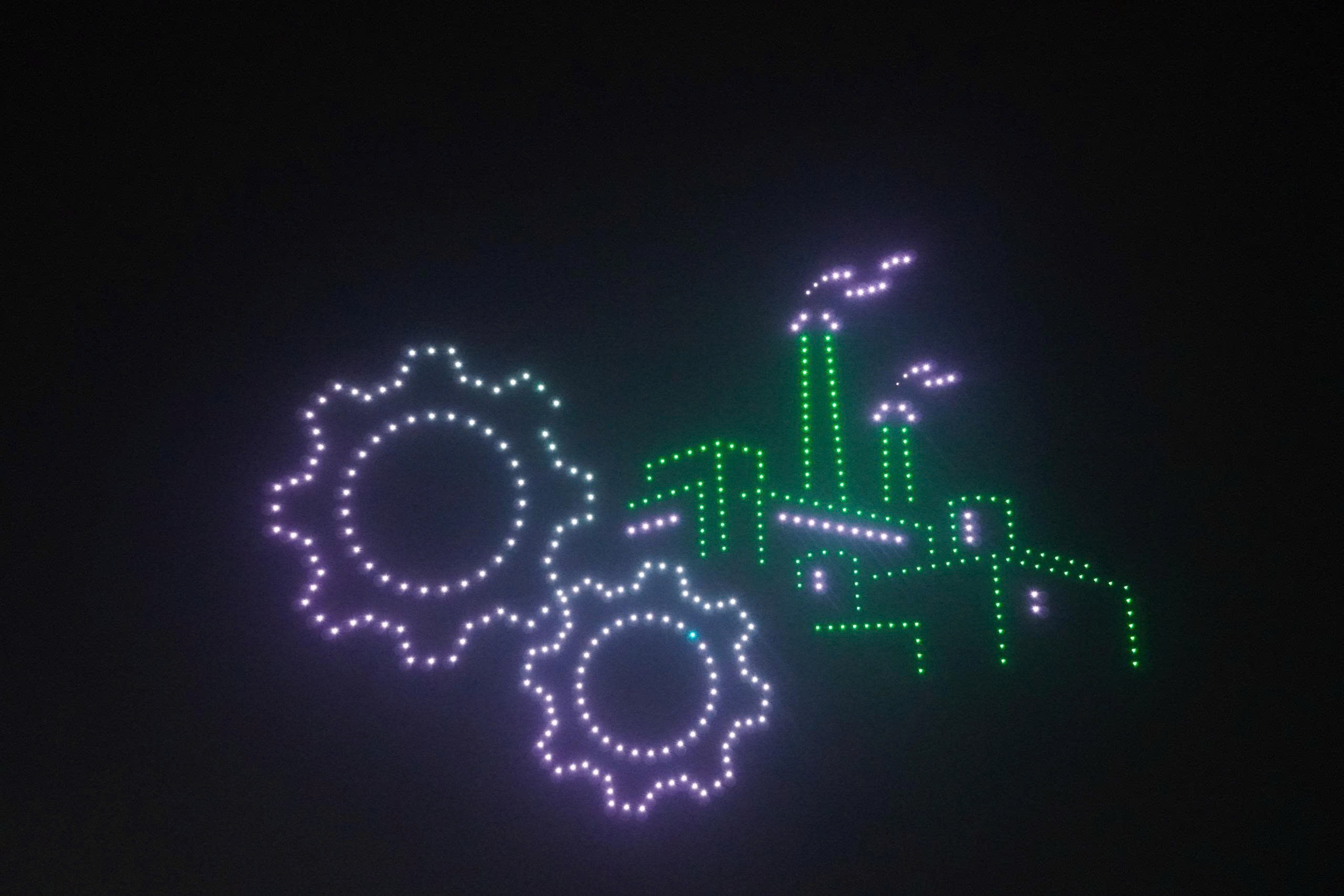 400 drone xếp hình sân bay Long Thành chào mừng Đồng Nai lên thành phố - Ảnh 10.