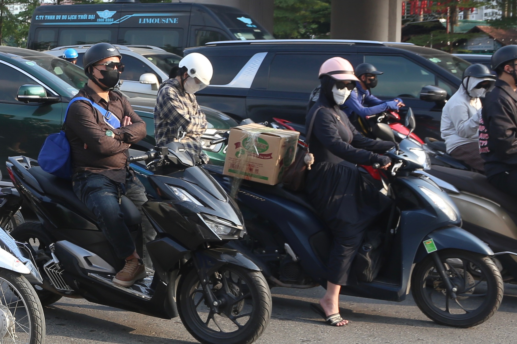 Cao tốc ùn dài khi người dân trở lại Hà Nội sớm- Ảnh 9.