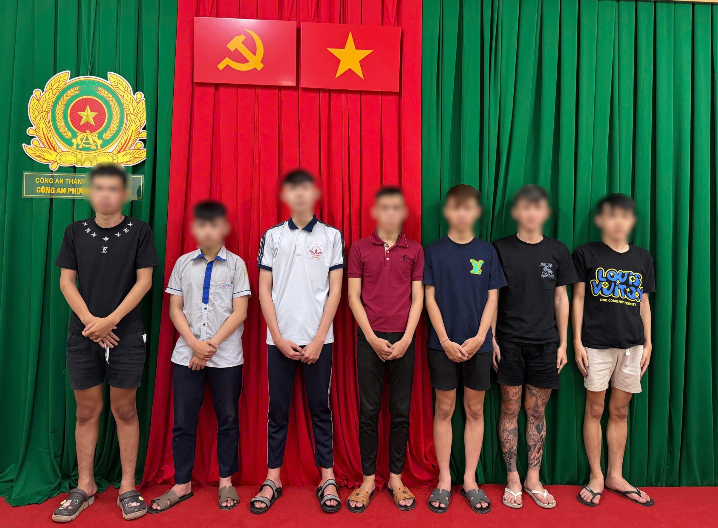 Đồng Nai: Bắt ‘nóng’ nhóm thanh niên đánh nhau trên đường phố- Ảnh 3.