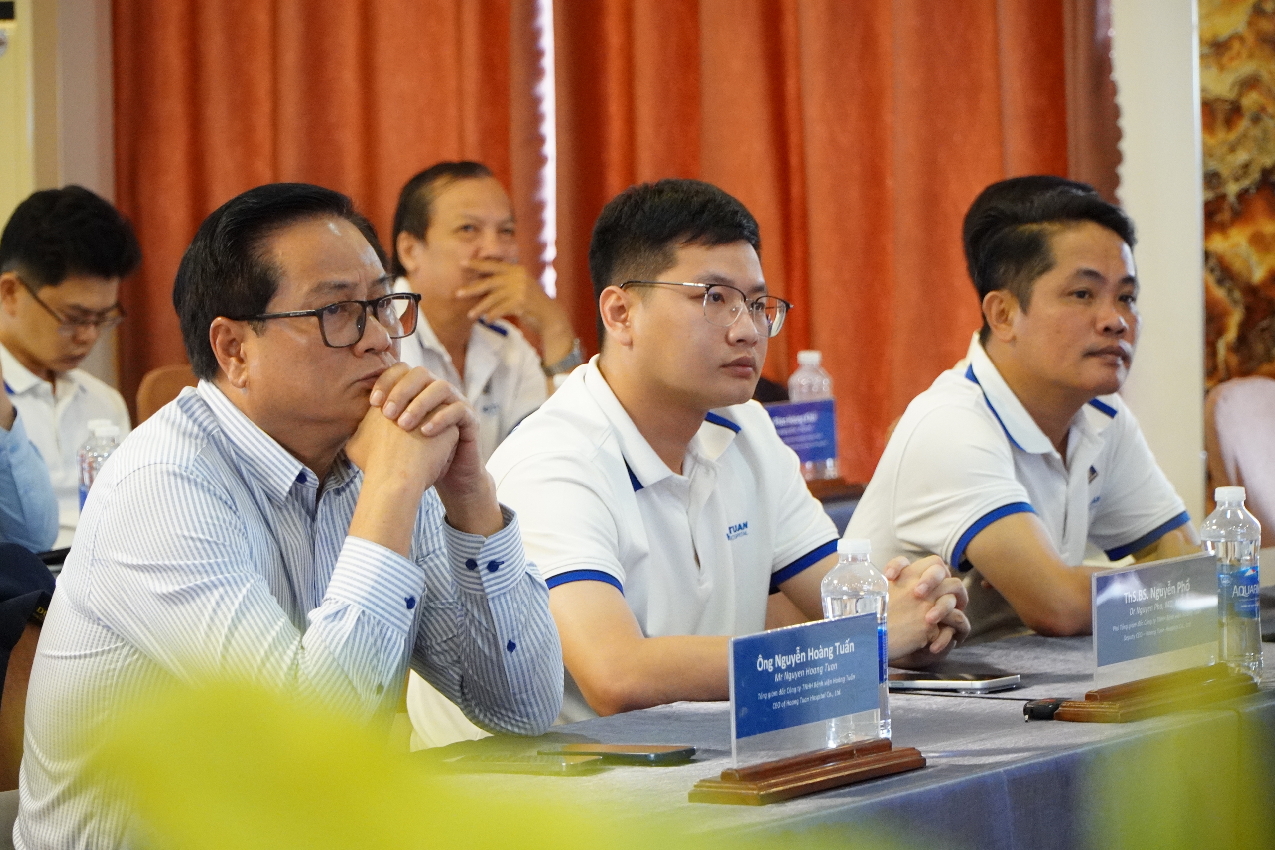 Bệnh trĩ trẻ hóa và thói quen ôm điện thoại vào nhà vệ sinh - Ảnh 2.