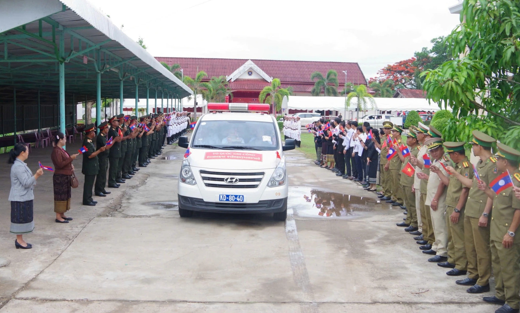 Đón nhận 8 hài cốt liệt sĩ hy sinh trên đất bạn Lào- Ảnh 3.