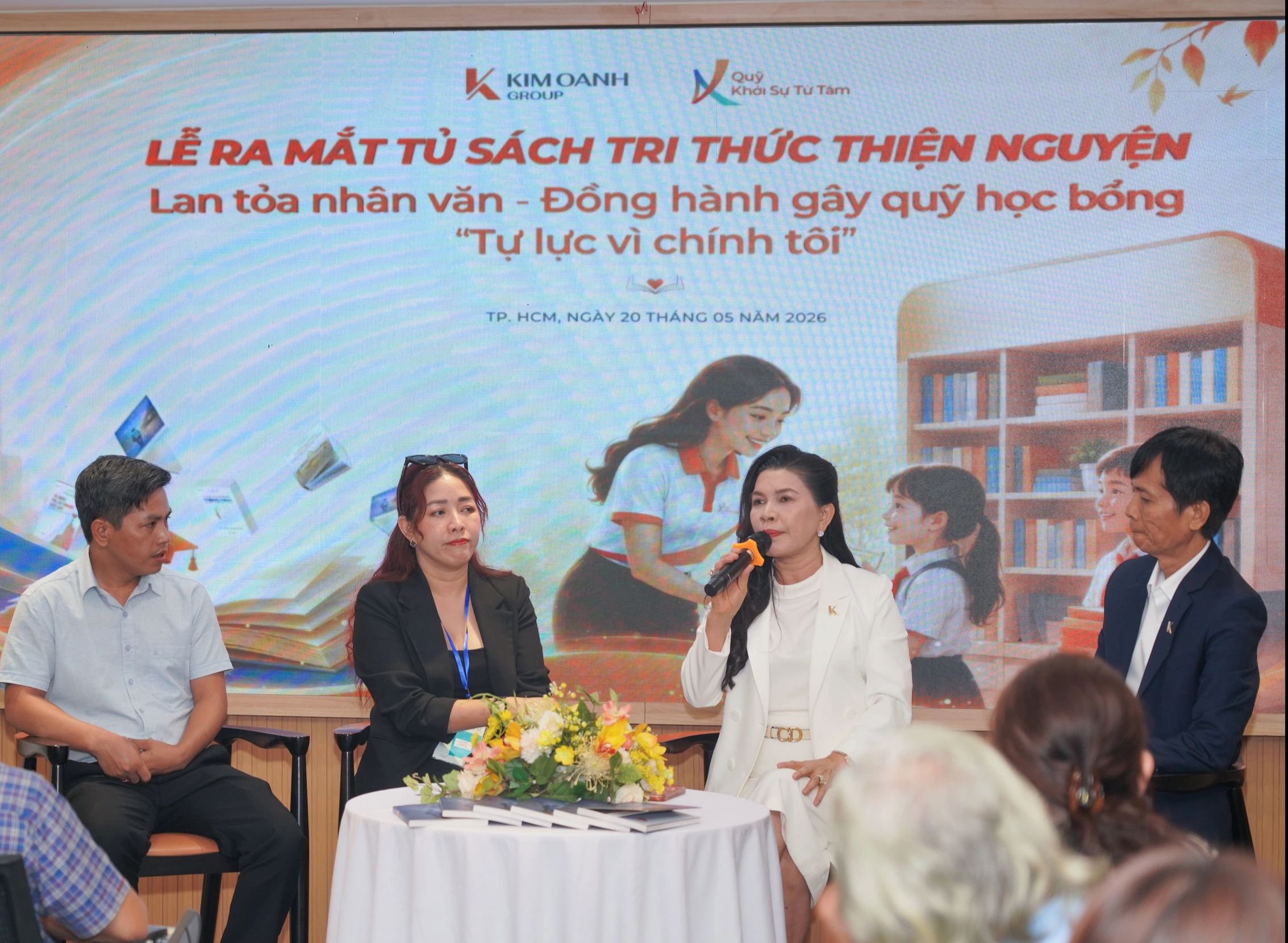 Ra mắt tủ sách 'Tri thức thiện nguyện' gây quỹ học bổng cho trẻ mồ côi - Ảnh 1.