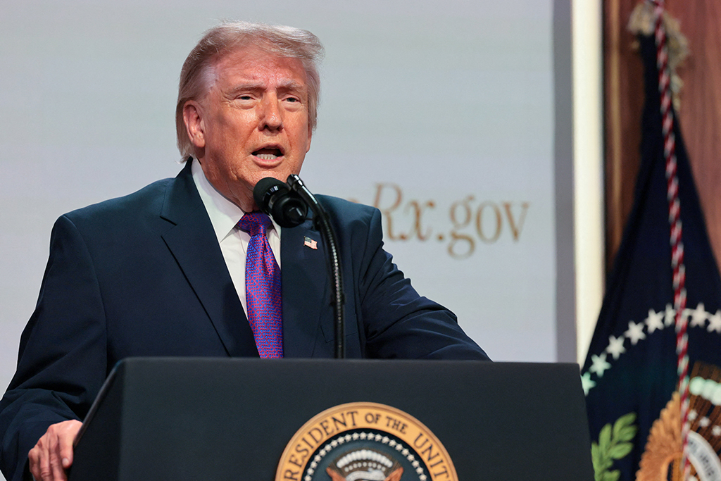 IRS bị "khóa tay" với hồ sơ thuế cũ của ông Trump - Ảnh 1. IRS bị "khóa tay" với hồ sơ thuế cũ của ông Trump - Ảnh 1.