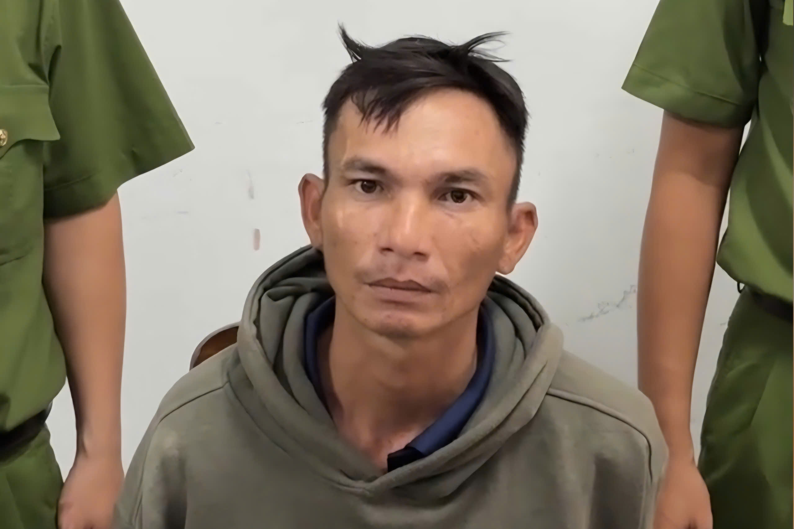 Bắt nghi can liên quan vụ người phụ nữ tử vong trong nhà nghỉ ở Khánh Hòa - Ảnh 1.