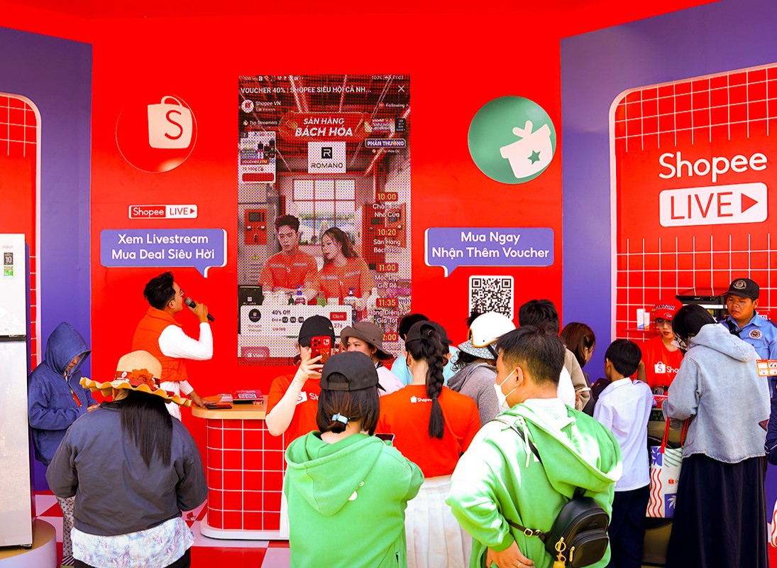 Giám đốc Điều hành Shopee: ‘Tái đầu tư để giữ đà tăng trưởng’ - Ảnh 2.