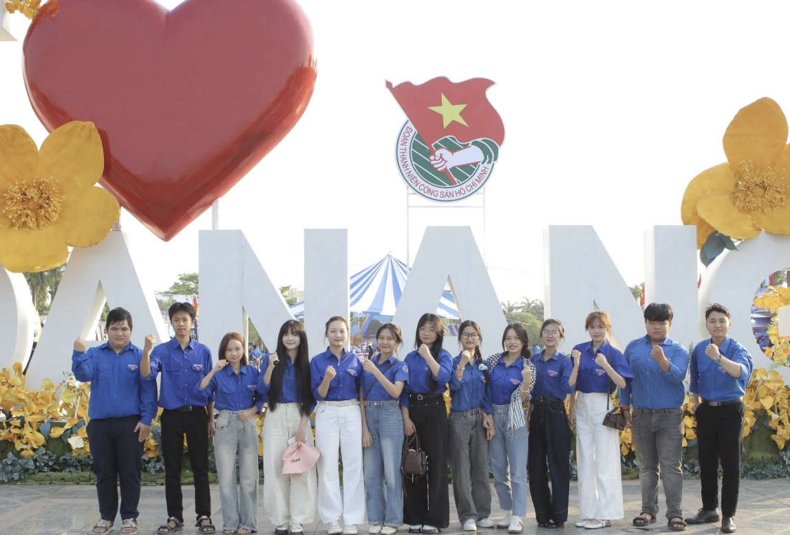Áo xanh Đà Nẵng sẵn sàng 'đội nắng' tiếp sức sĩ tử thi lớp 10 - Ảnh 3.