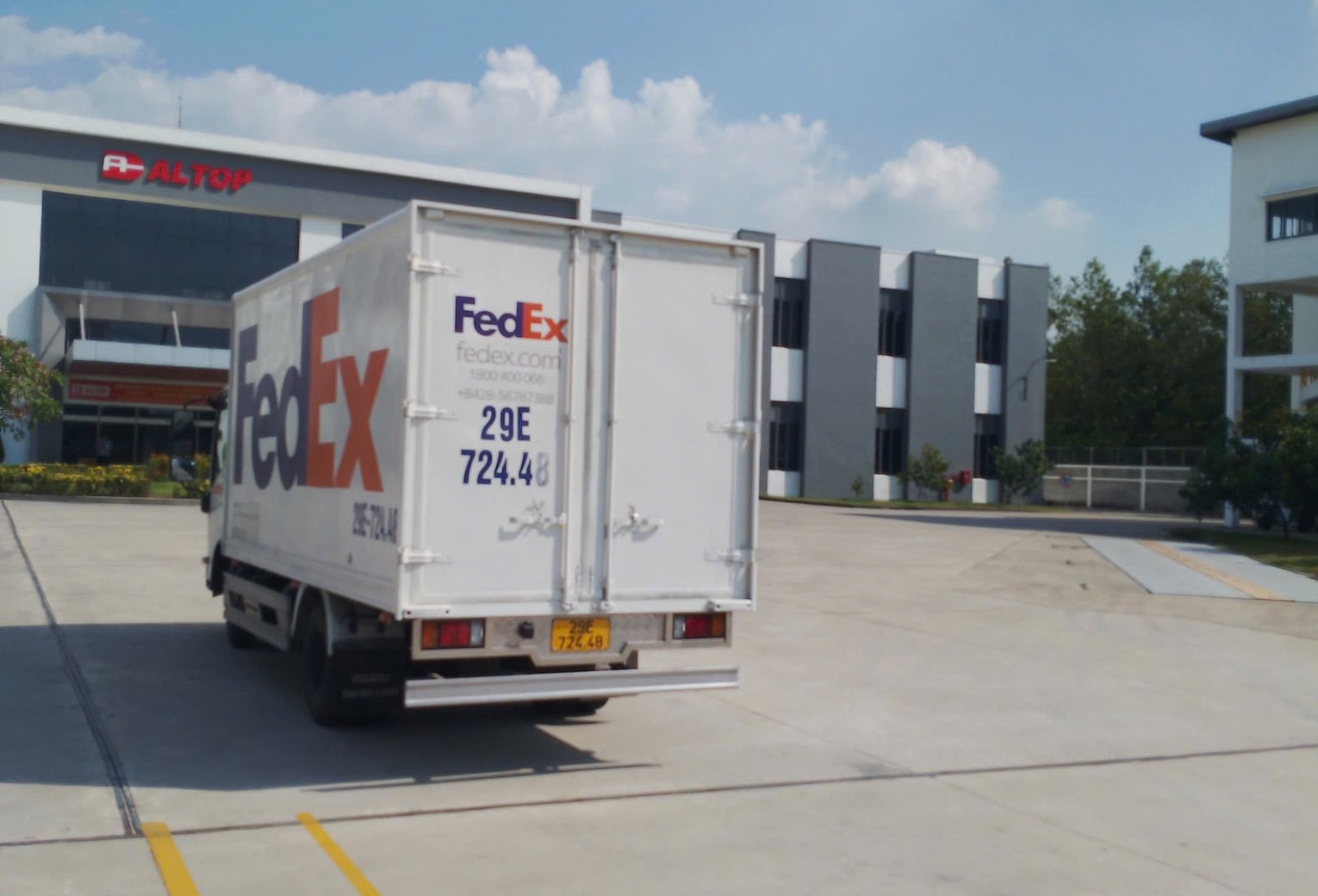 Hàng hóa gửi qua FedEx đã ổn chưa? - Ảnh 1.