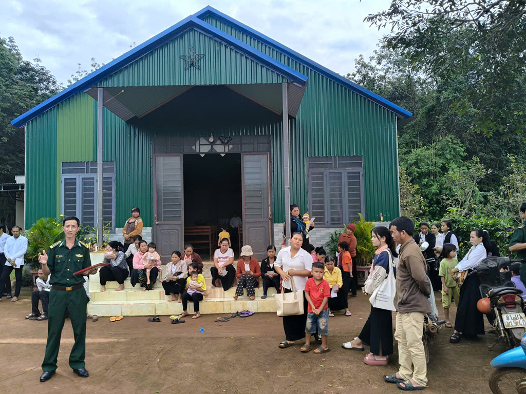 Chung dòng máu Lạc Hồng: Người lính đưa công nghệ số đến với đồng bào vùng biên- Ảnh 2. Chung dòng máu Lạc Hồng: Người lính đưa công nghệ số đến với đồng bào vùng biên- Ảnh 2.
