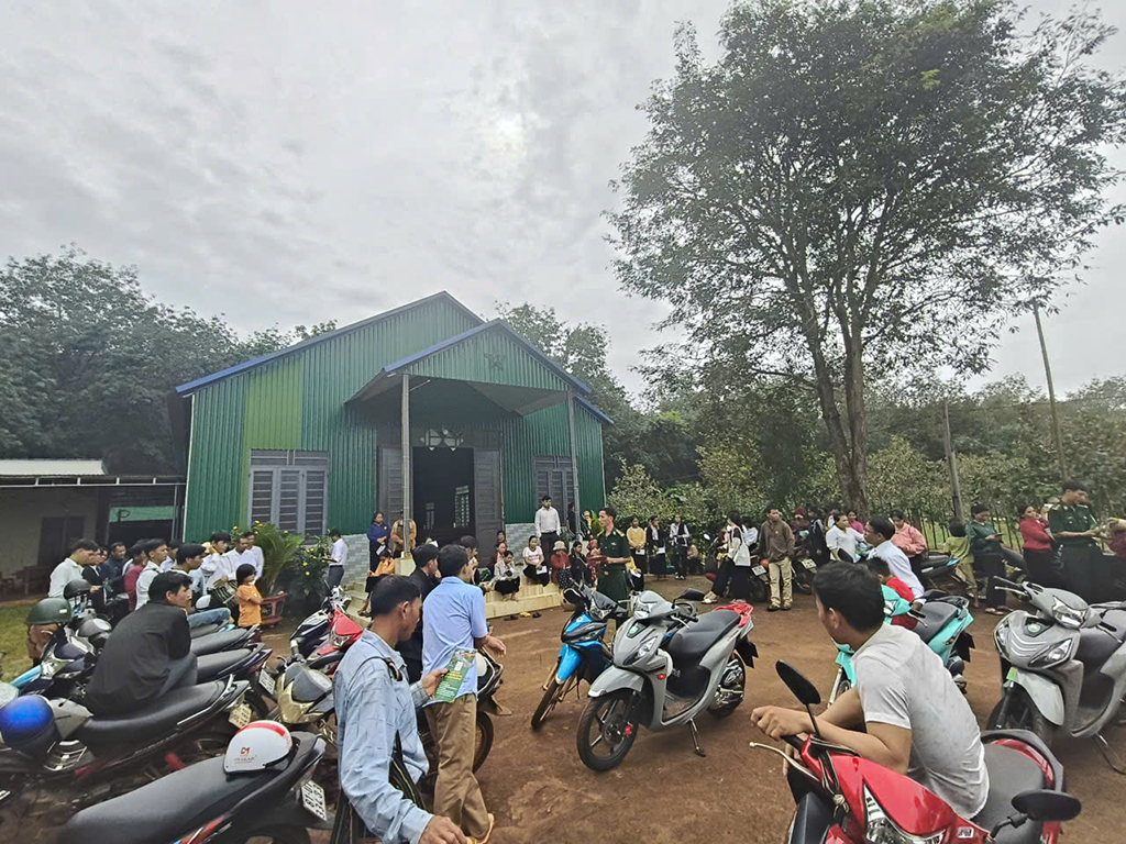 Chung dòng máu Lạc Hồng: Người lính đưa công nghệ số đến với đồng bào vùng biên- Ảnh 4. Chung dòng máu Lạc Hồng: Người lính đưa công nghệ số đến với đồng bào vùng biên- Ảnh 4.