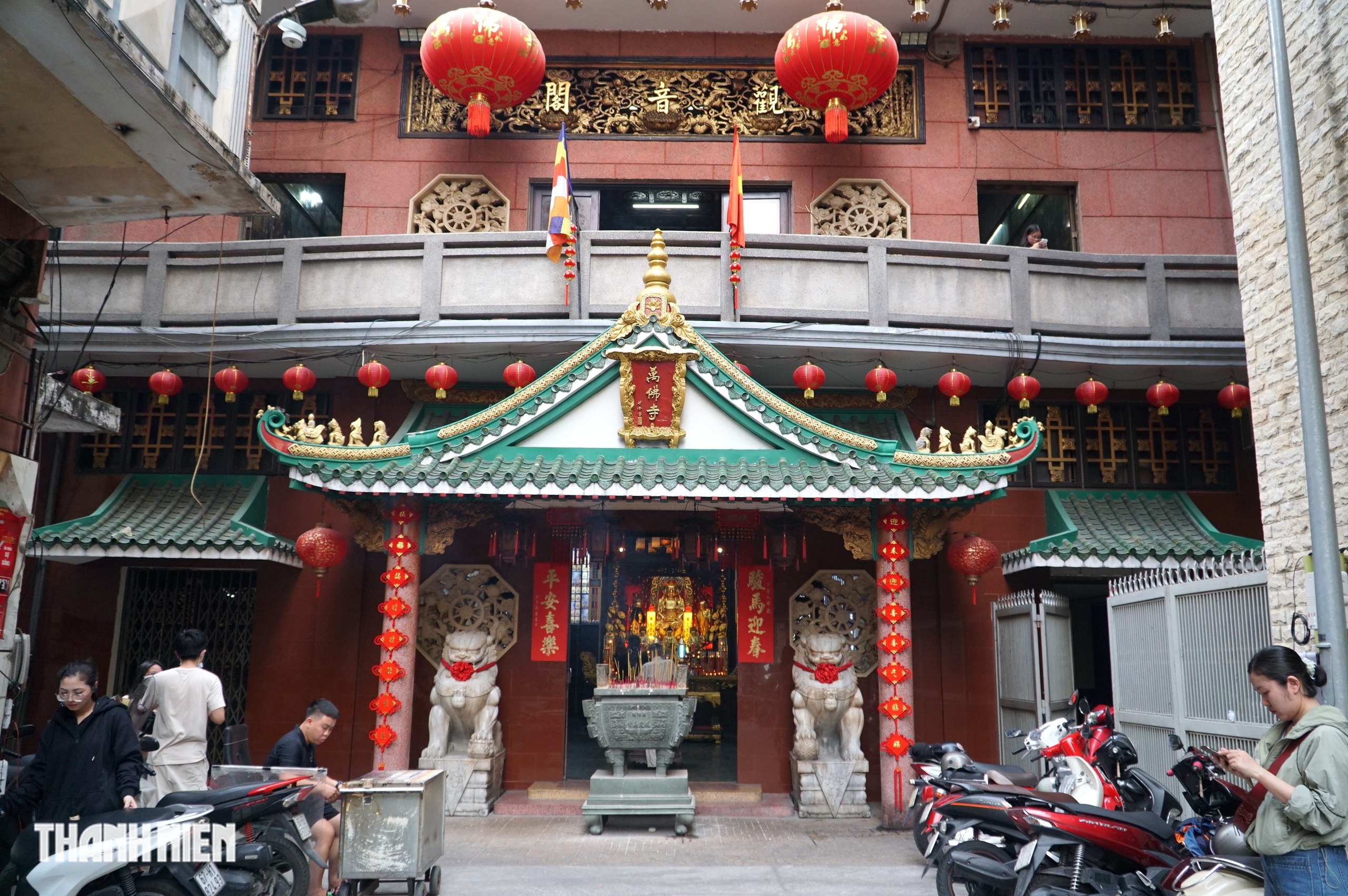 Chùa trong hẻm ở TP.HCM: Ngôi chùa người Hoa có 5 tầng lầu - Ảnh 3.