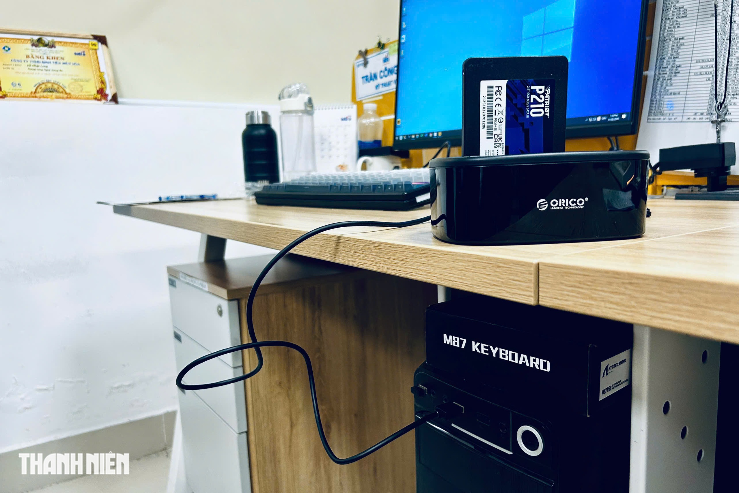 Tại sao kh&ocirc;ng n&ecirc;n cắm SSD di động v&agrave;o cổng USB trước th&ugrave;ng PC? - Ảnh 2.