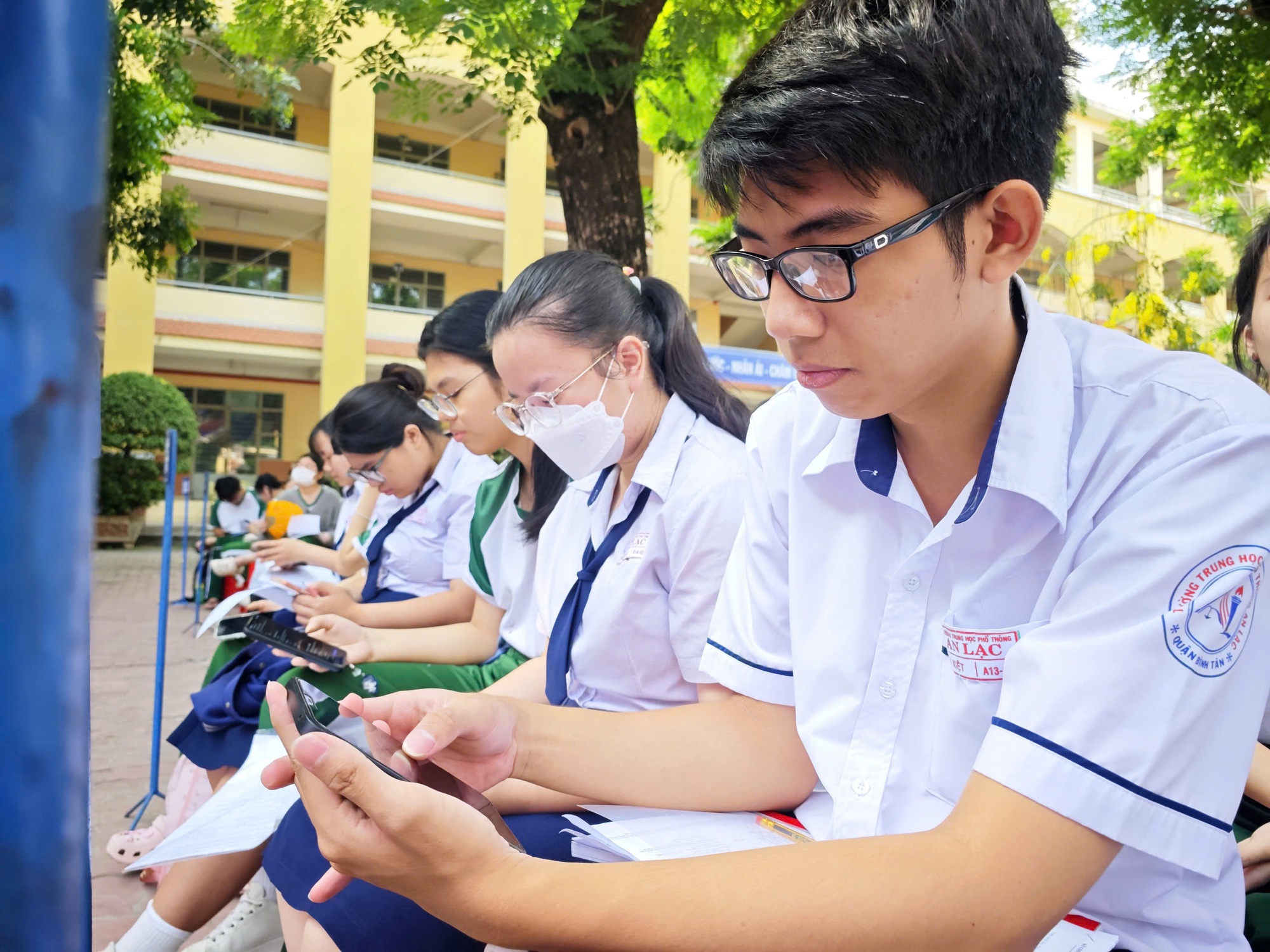 Thi tốt nghiệp ở TP.HCM thực hiện ra sao ? - Ảnh 1. Thi tốt nghiệp ở TP.HCM thực hiện ra sao ? - Ảnh 1.