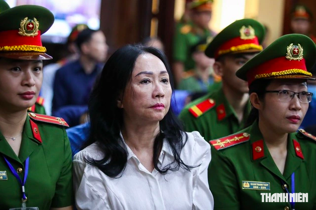 Tìm tổ chức đấu giá bộ kim cương 25 tỉ đồng của bà Trương Mỹ Lan - Ảnh 1.
