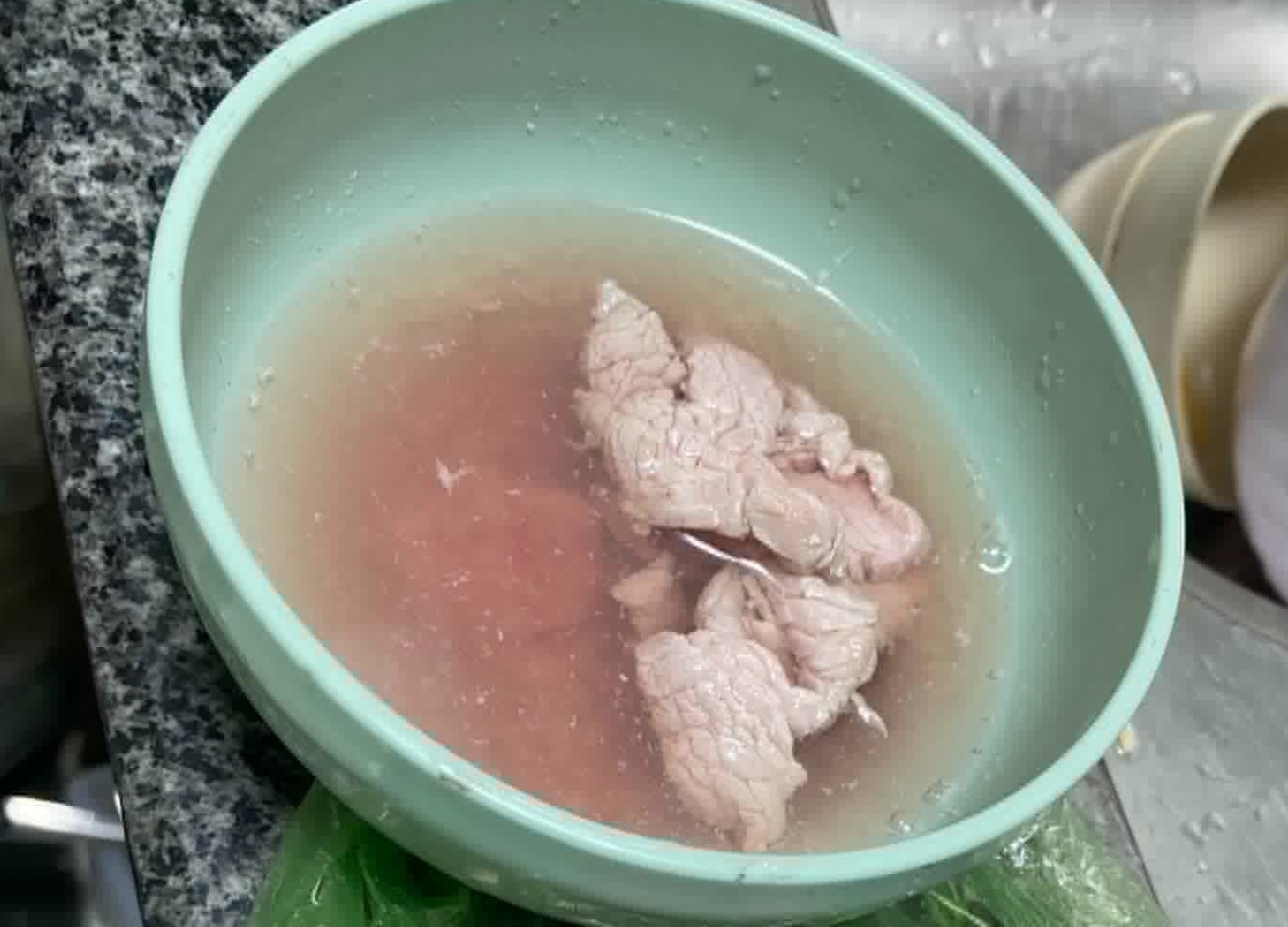 Vụ livestream tố thịt bò giả ở Quy Nhơn: Bán thịt heo cho khách- Ảnh 2. Vụ livestream tố thịt bò giả ở Quy Nhơn: Bán thịt heo cho khách- Ảnh 2.