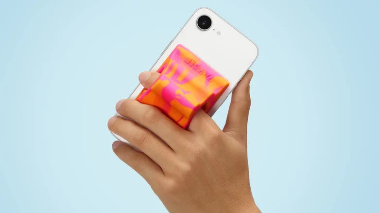 Apple bán lại phụ kiện iPhone từng 'cháy hàng' với giá mềm hơn - Ảnh 1.