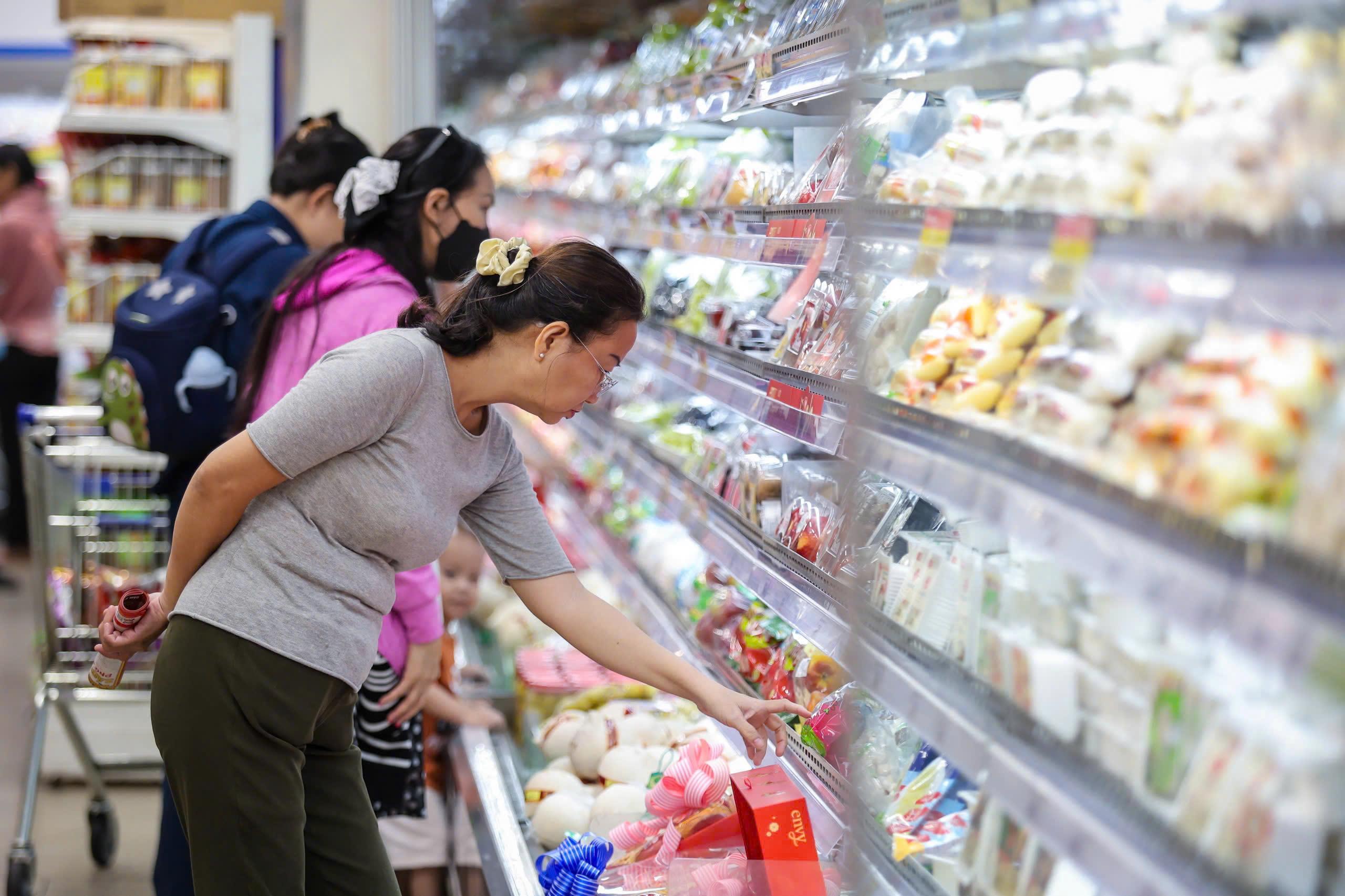 Kích thích tiêu dùng, tạo 'bệ đỡ' cho tăng trưởng kinh tế- Ảnh 1. Kích thích tiêu dùng, tạo 'bệ đỡ' cho tăng trưởng kinh tế- Ảnh 1.