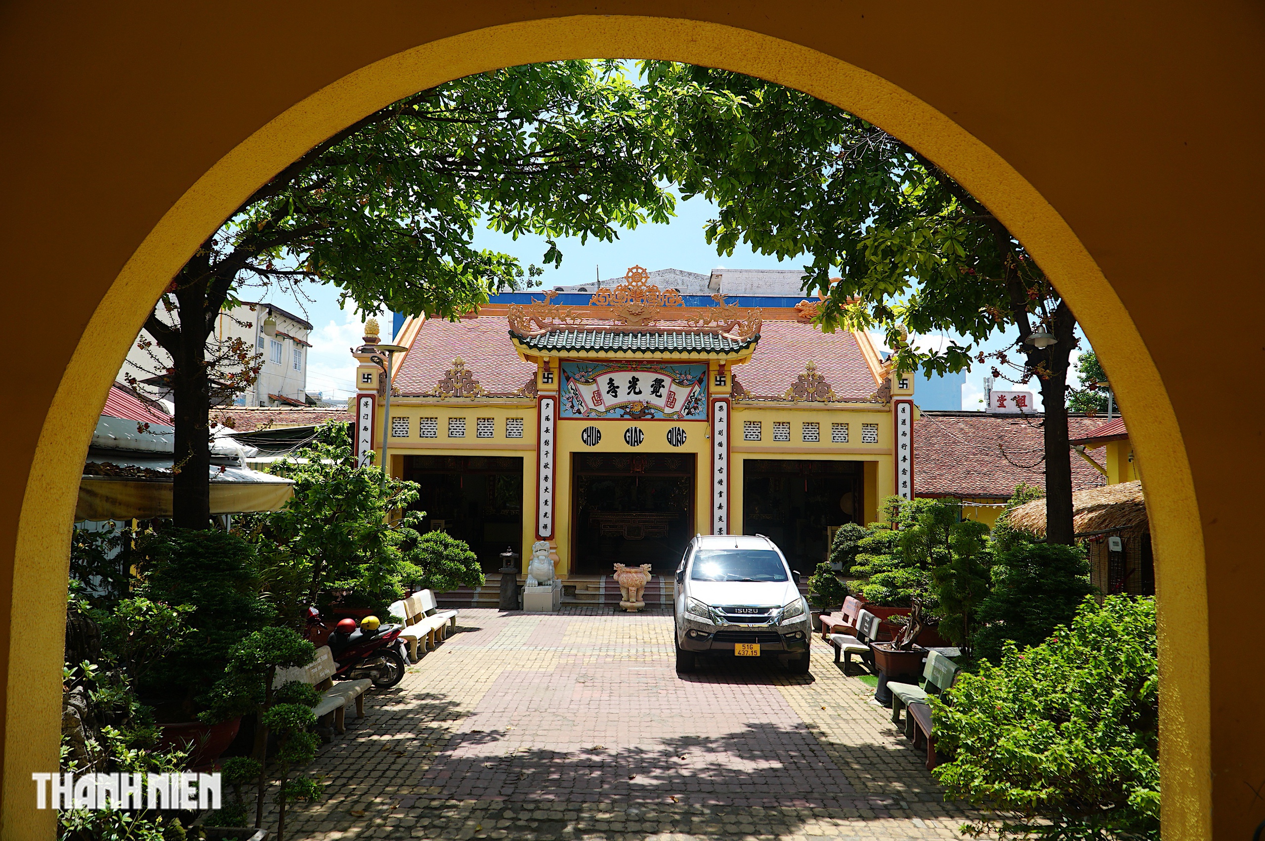 Chùa trong hẻm ở TP.HCM: Ngôi chùa kiểu miền Bắc, từng là nơi xóa mù chữ - Ảnh 2.