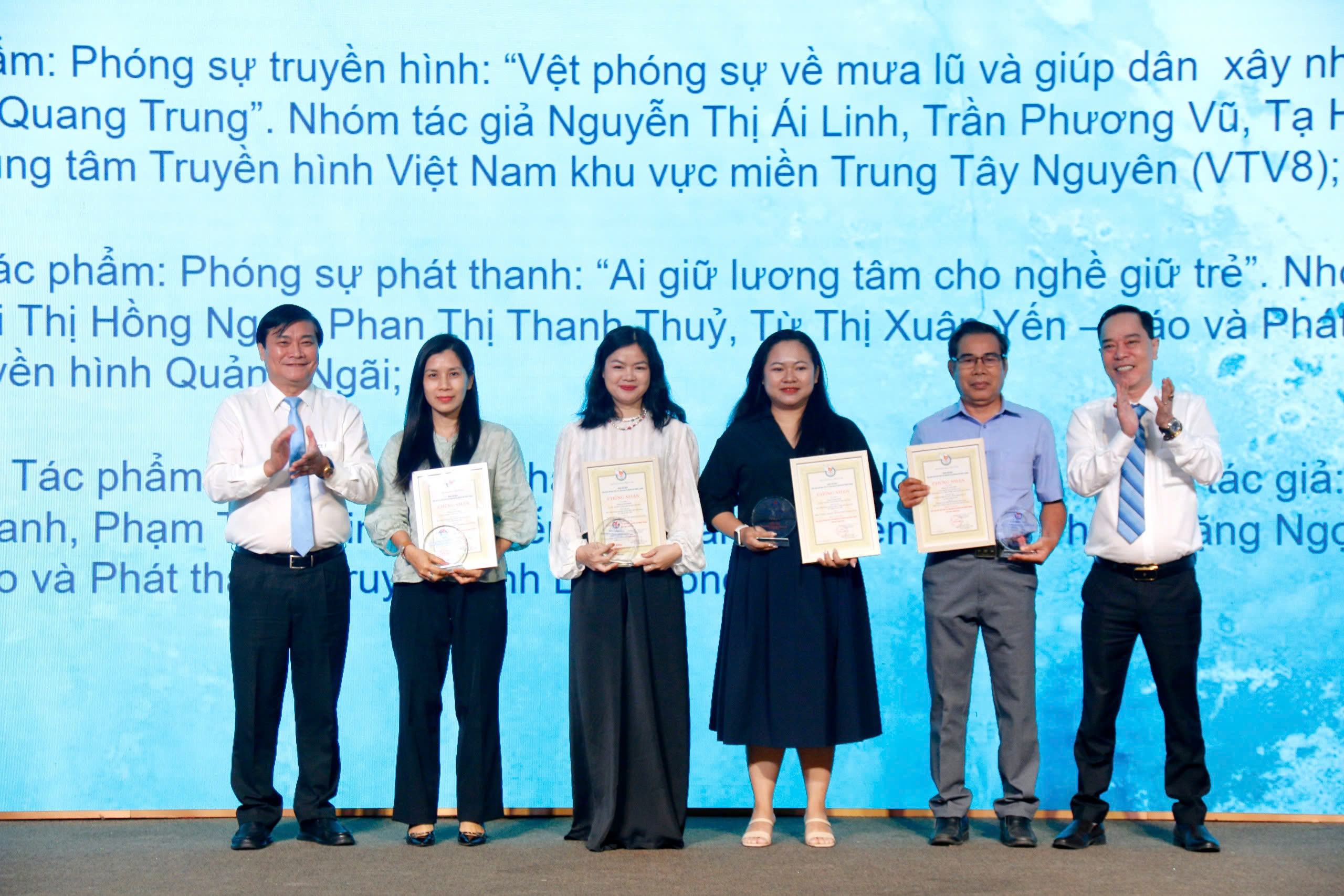 Hội Nhà báo Việt Nam trao giải Báo chí Tây nguyên và Duyên hải miền Trung- Ảnh 2. Hội Nhà báo Việt Nam trao giải Báo chí Tây nguyên và Duyên hải miền Trung- Ảnh 2.