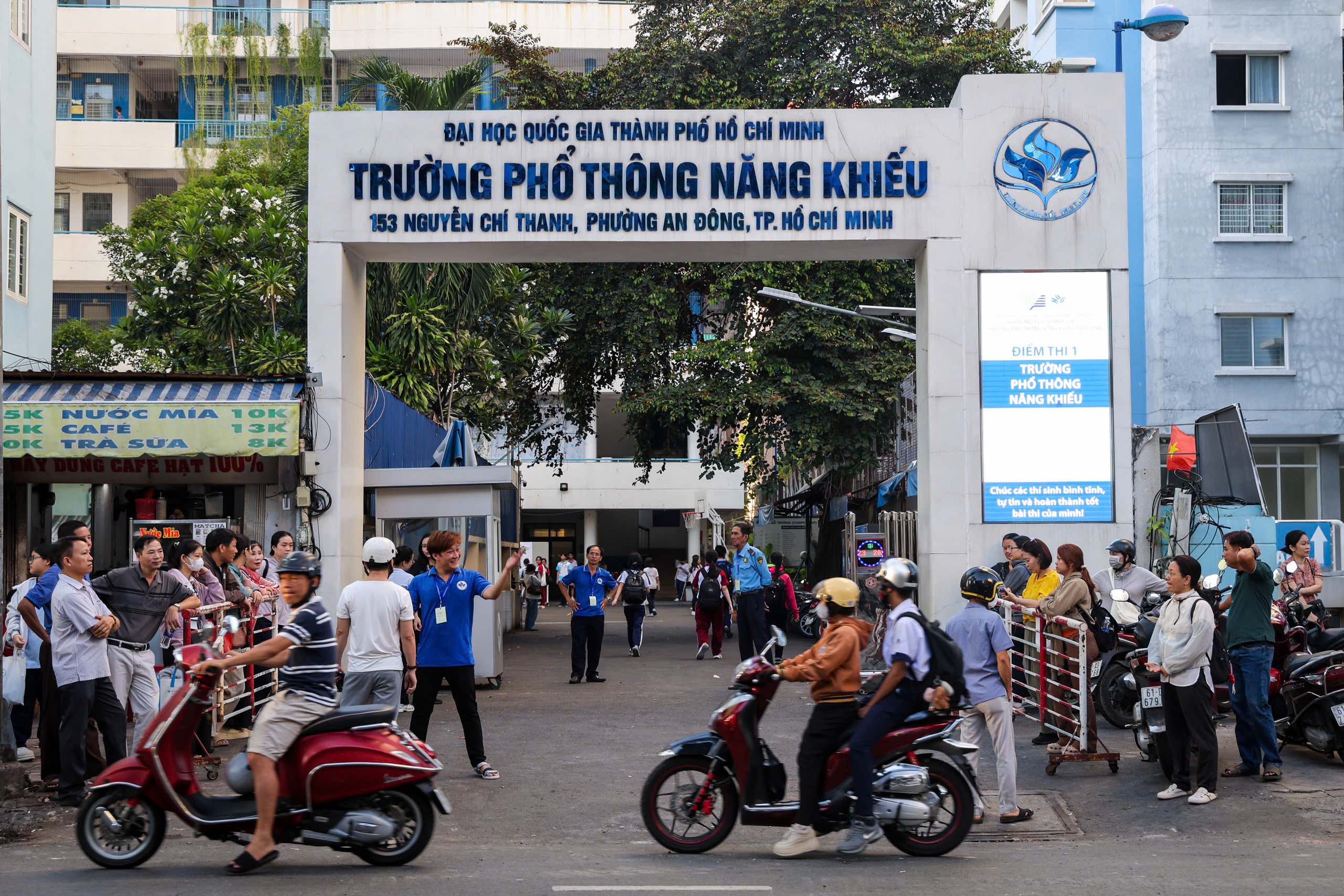 Thi lớp 10 Phổ th&ocirc;ng Năng khiếu, th&iacute; sinh tăng vọt, cấu tr&uacute;c đề thi ra sao?- Ảnh 1.